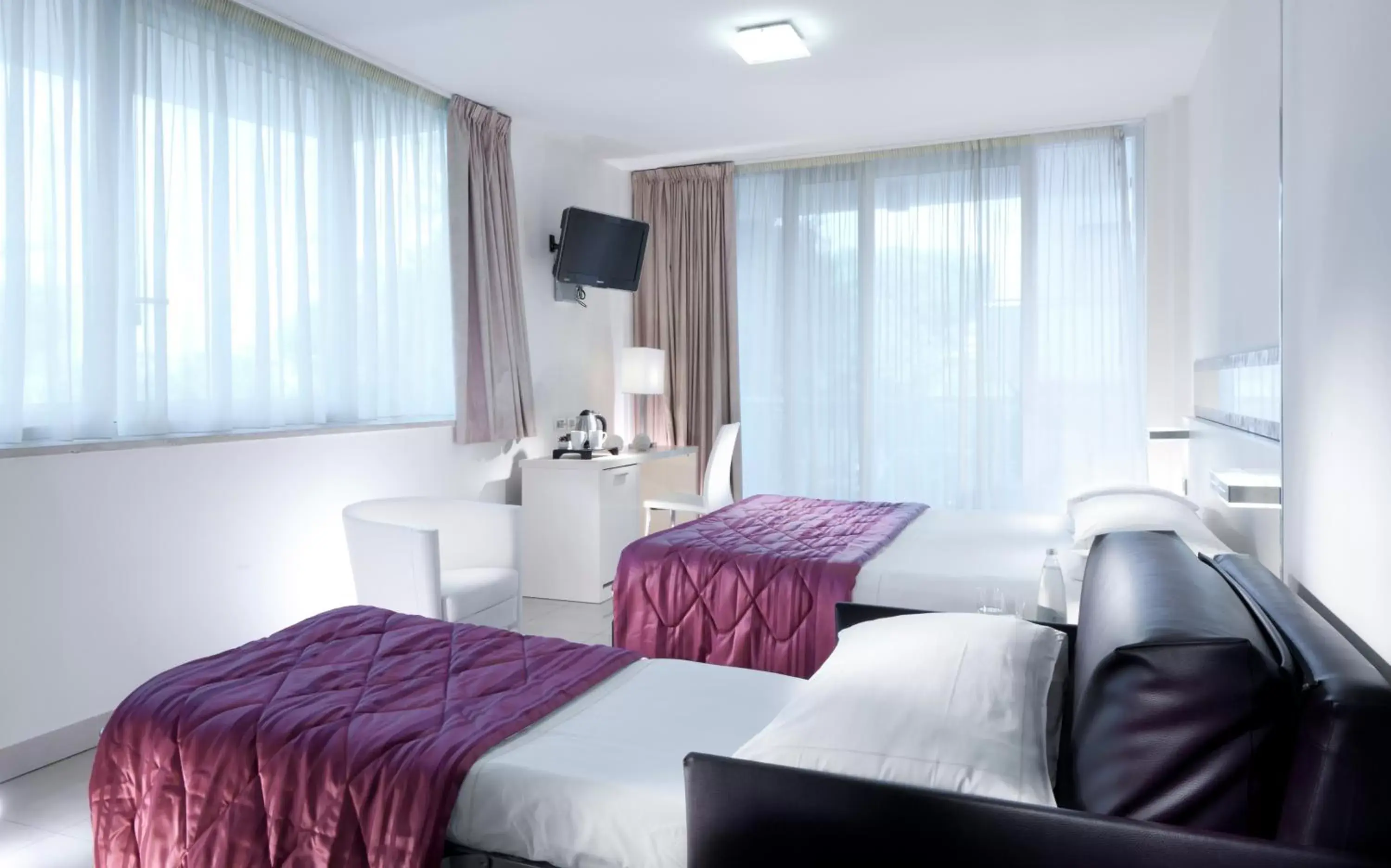 Photo of the whole room, Bed in Mercure Hotel Rimini Artis