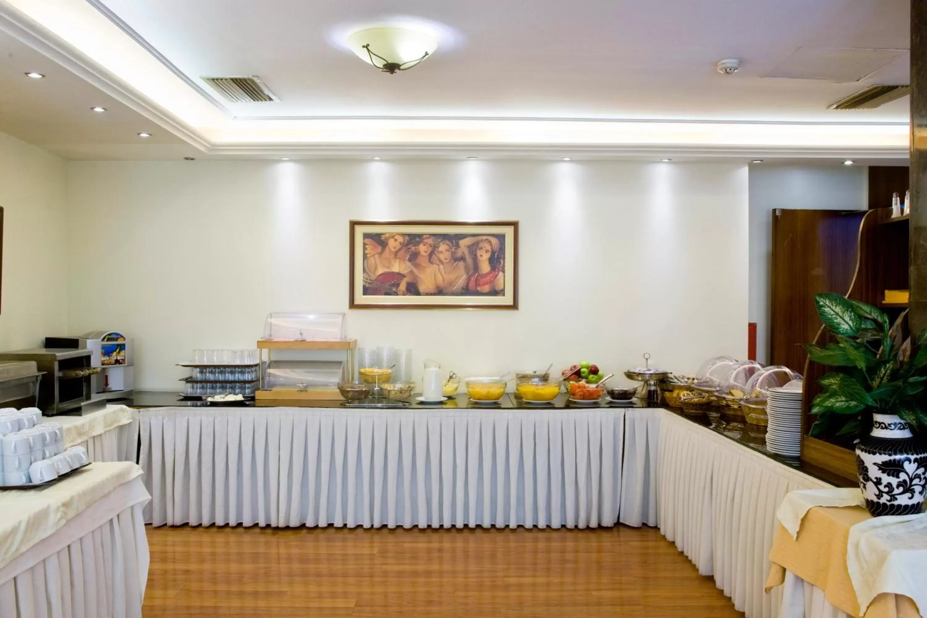 Restaurant/places to eat in Arethusa Hotel