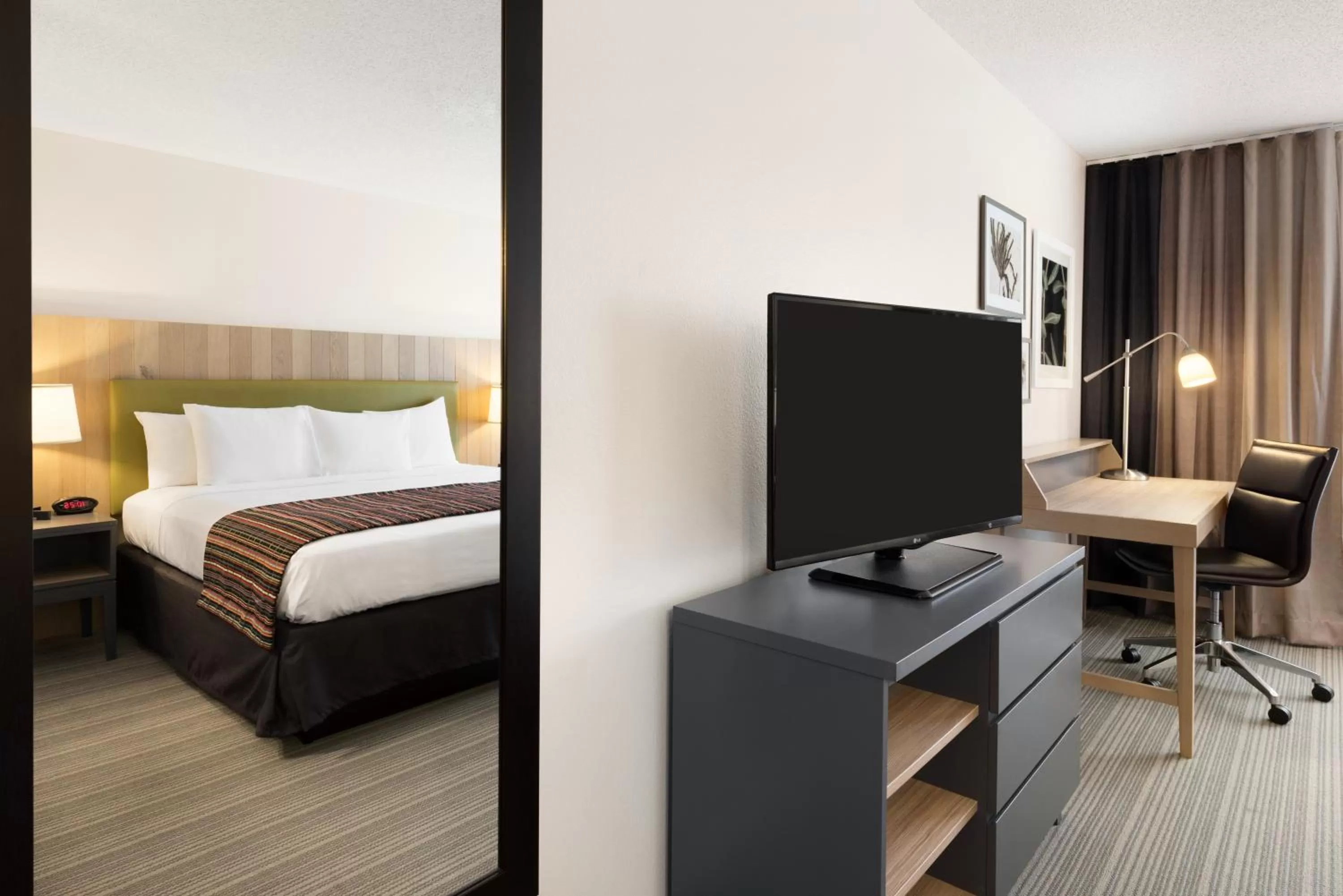 Photo of the whole room, Bed in Country Inn & Suites by Radisson, Chippewa Falls, WI