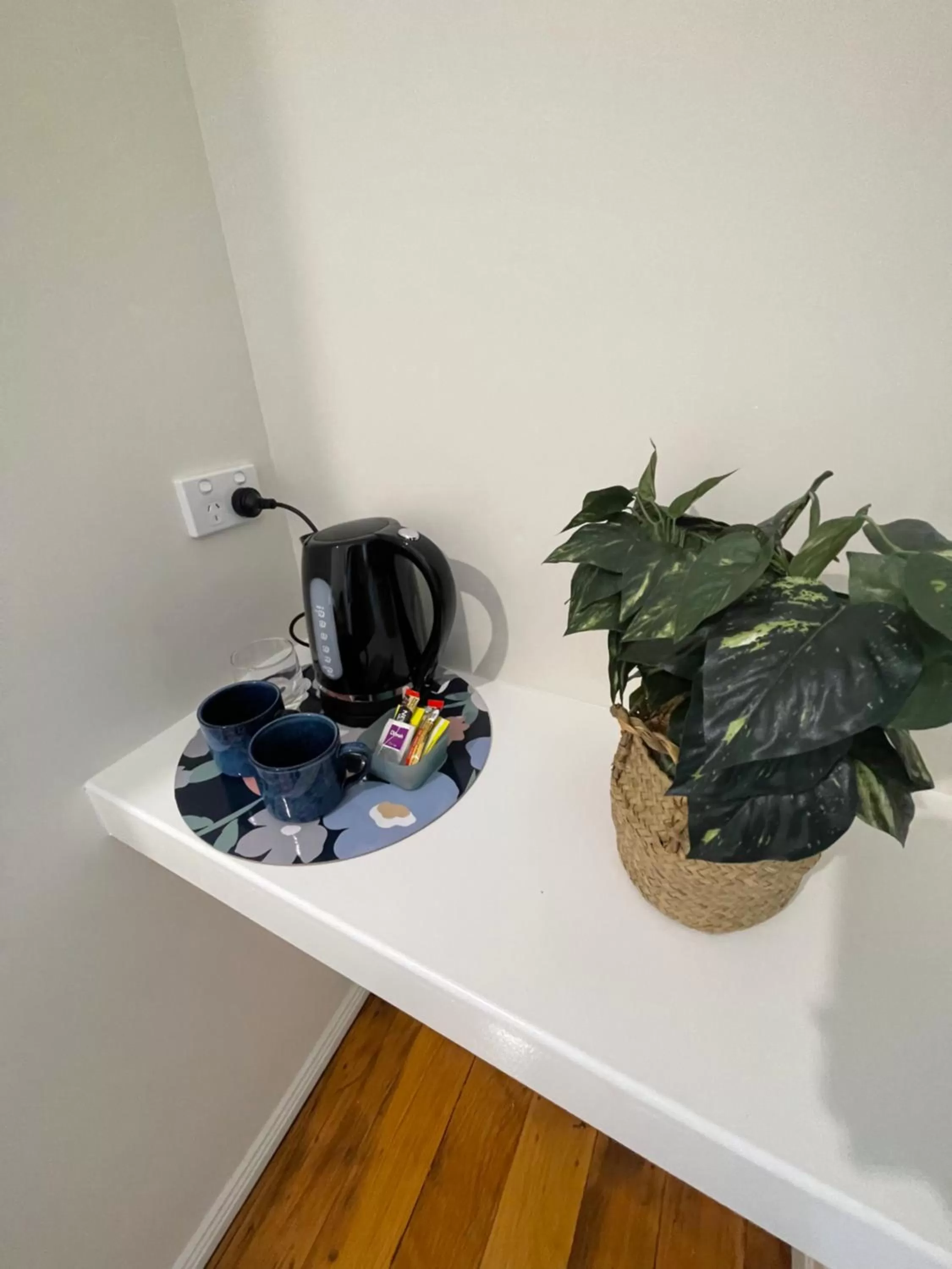 Coffee/tea facilities, Kitchen/Kitchenette in Tattersall Hotel Casino