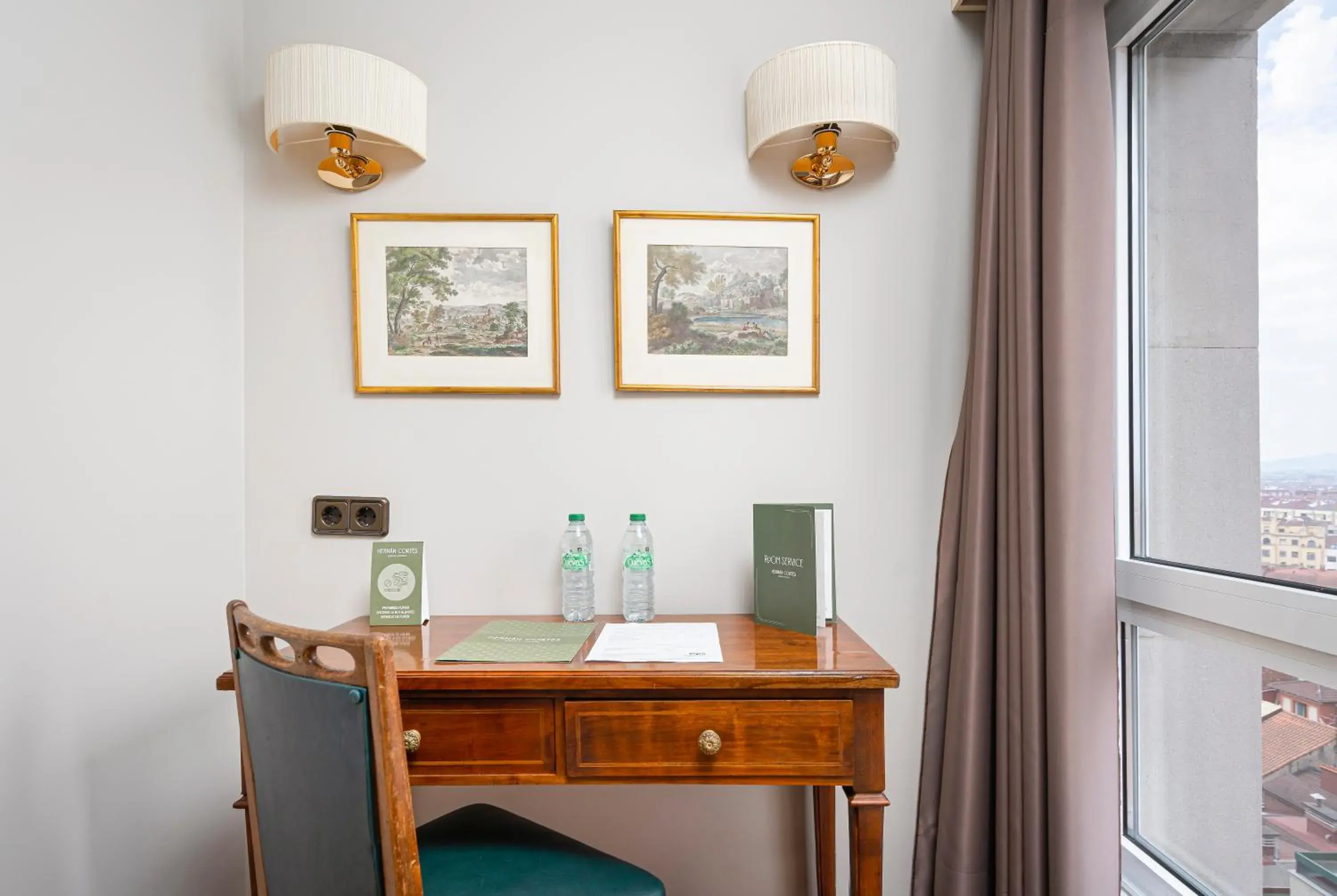 Photo of the whole room, TV/Entertainment Center in Hotel Hernán Cortés