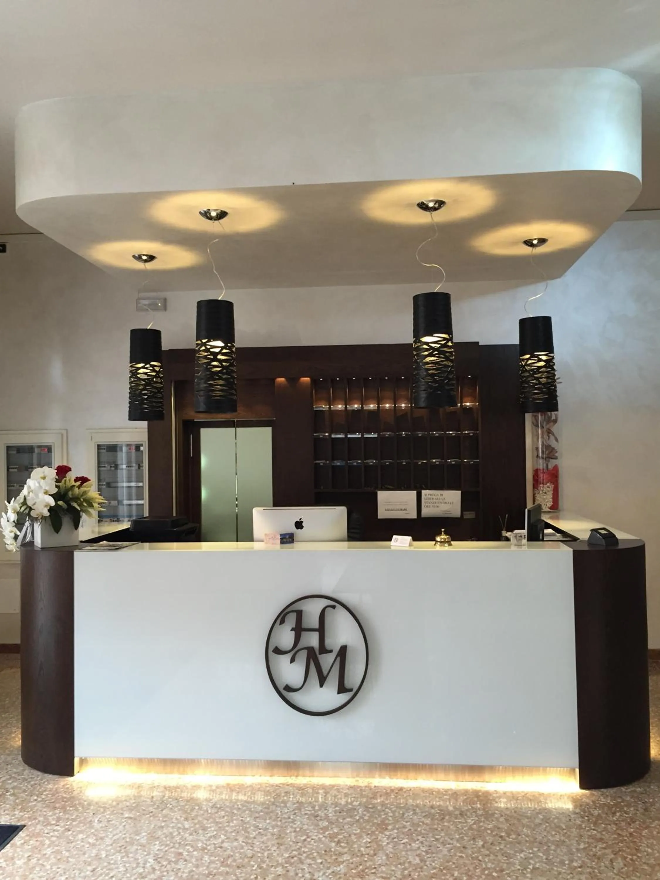 Lobby or reception in Momi's Hotel