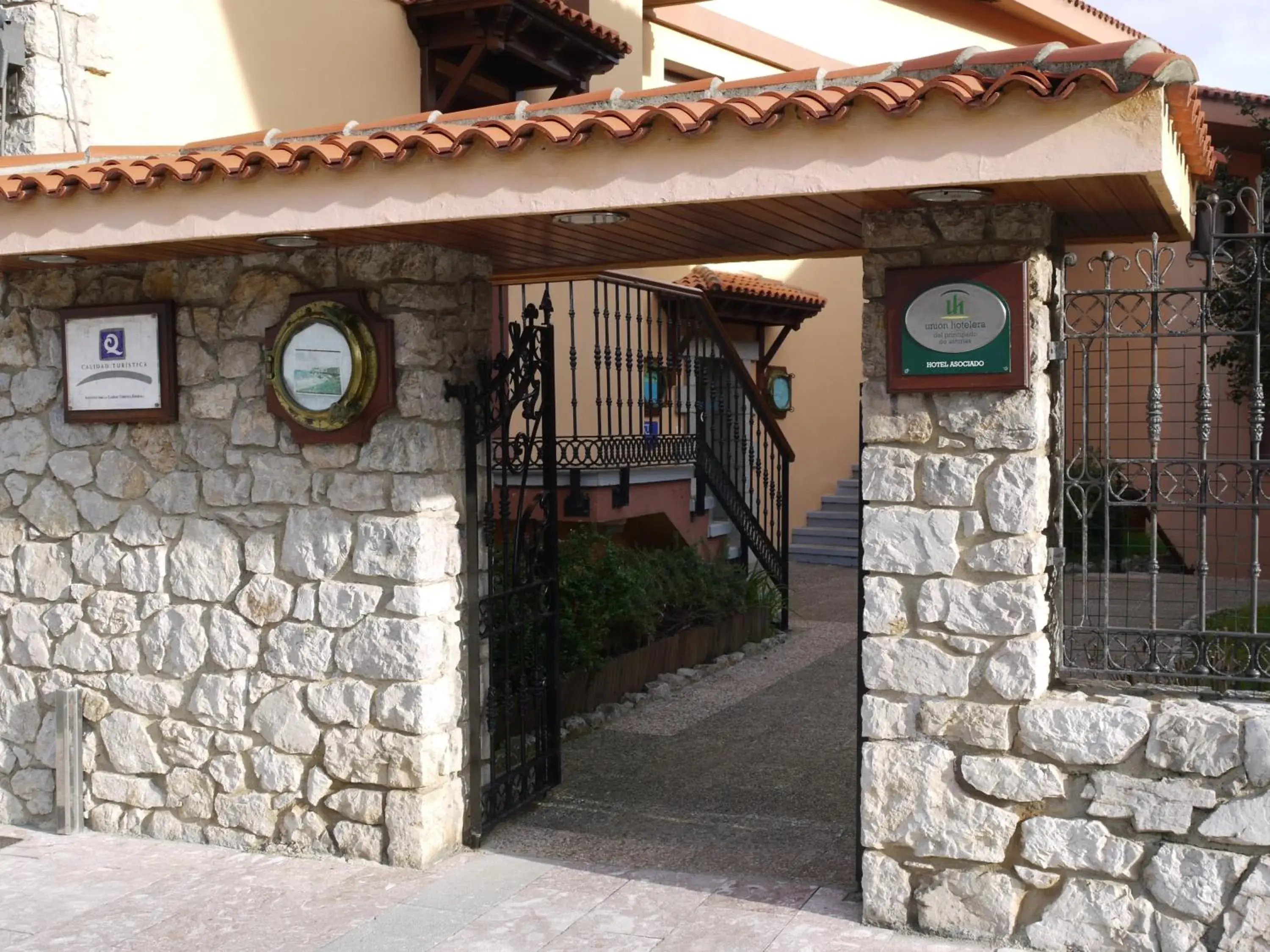 Facade/entrance in Hotel Sablón