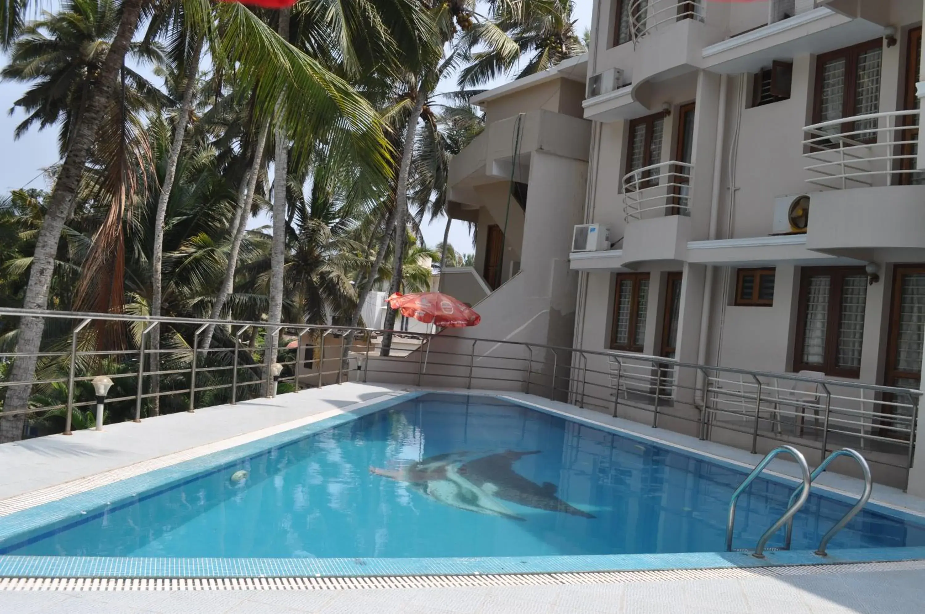 Swimming Pool in Hotel Marine Palace