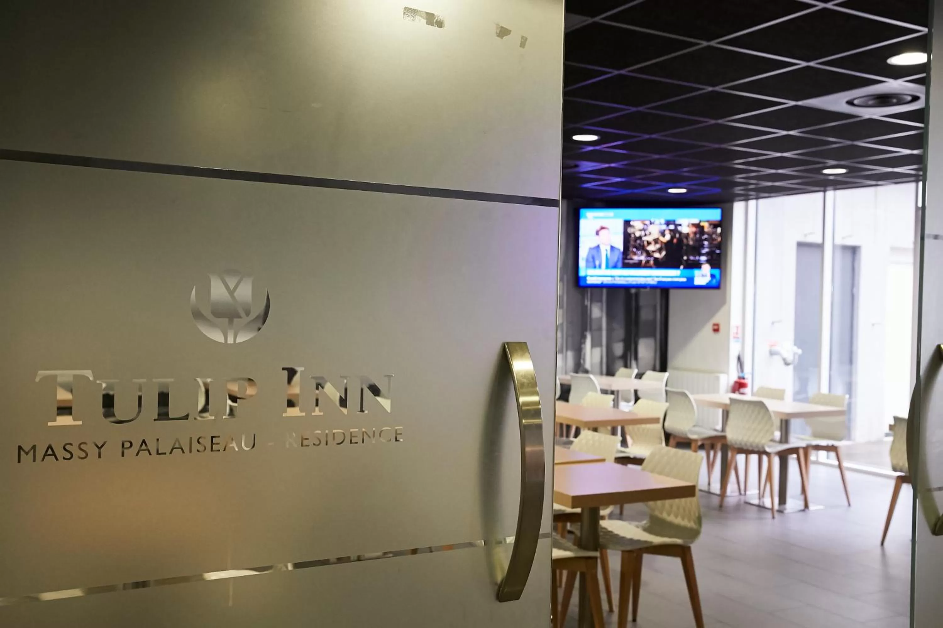 Restaurant/places to eat in Tulip Inn Massy Palaiseau - Residence