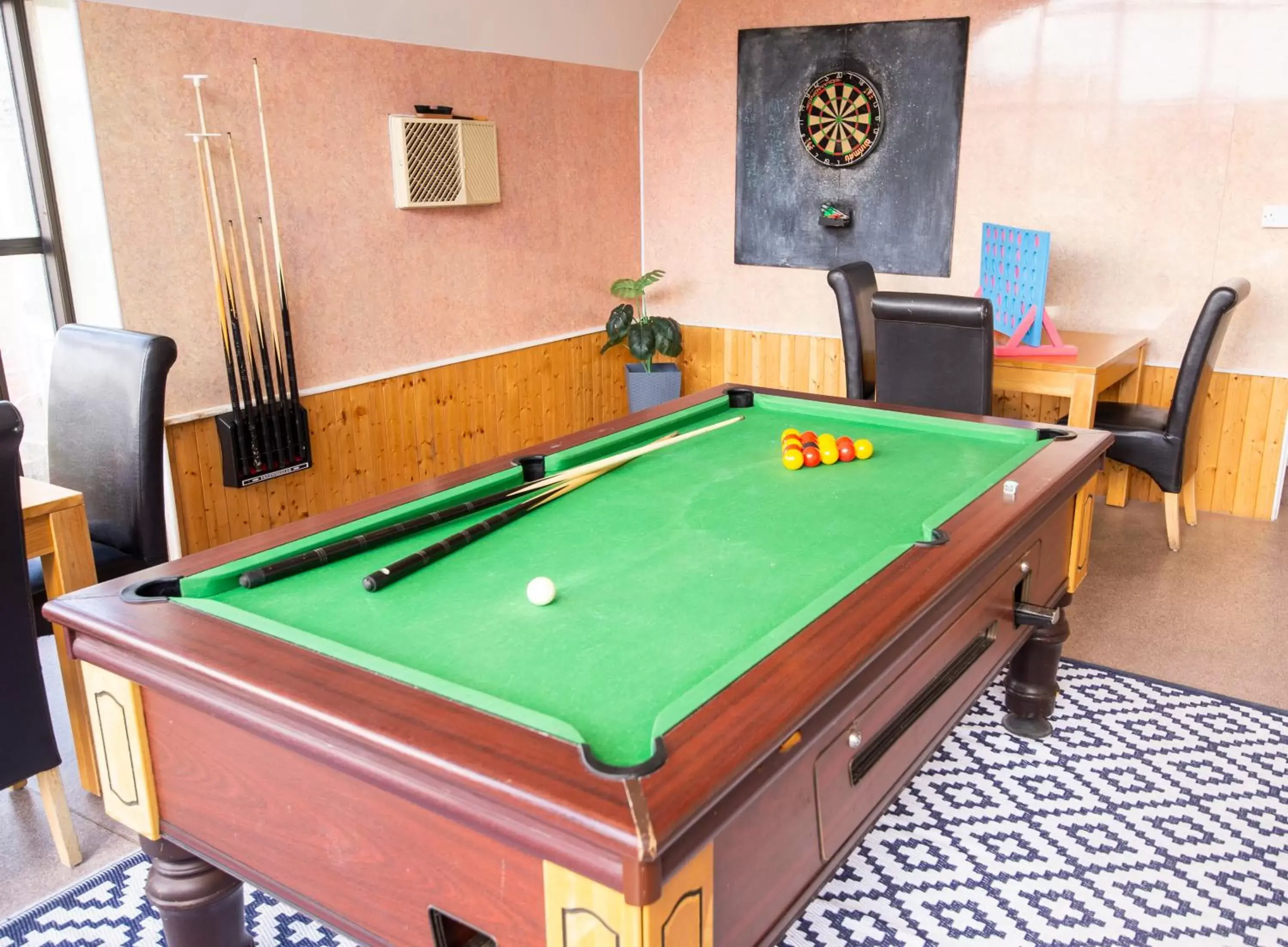 Game Room, Billiards in Palm Court Hotel