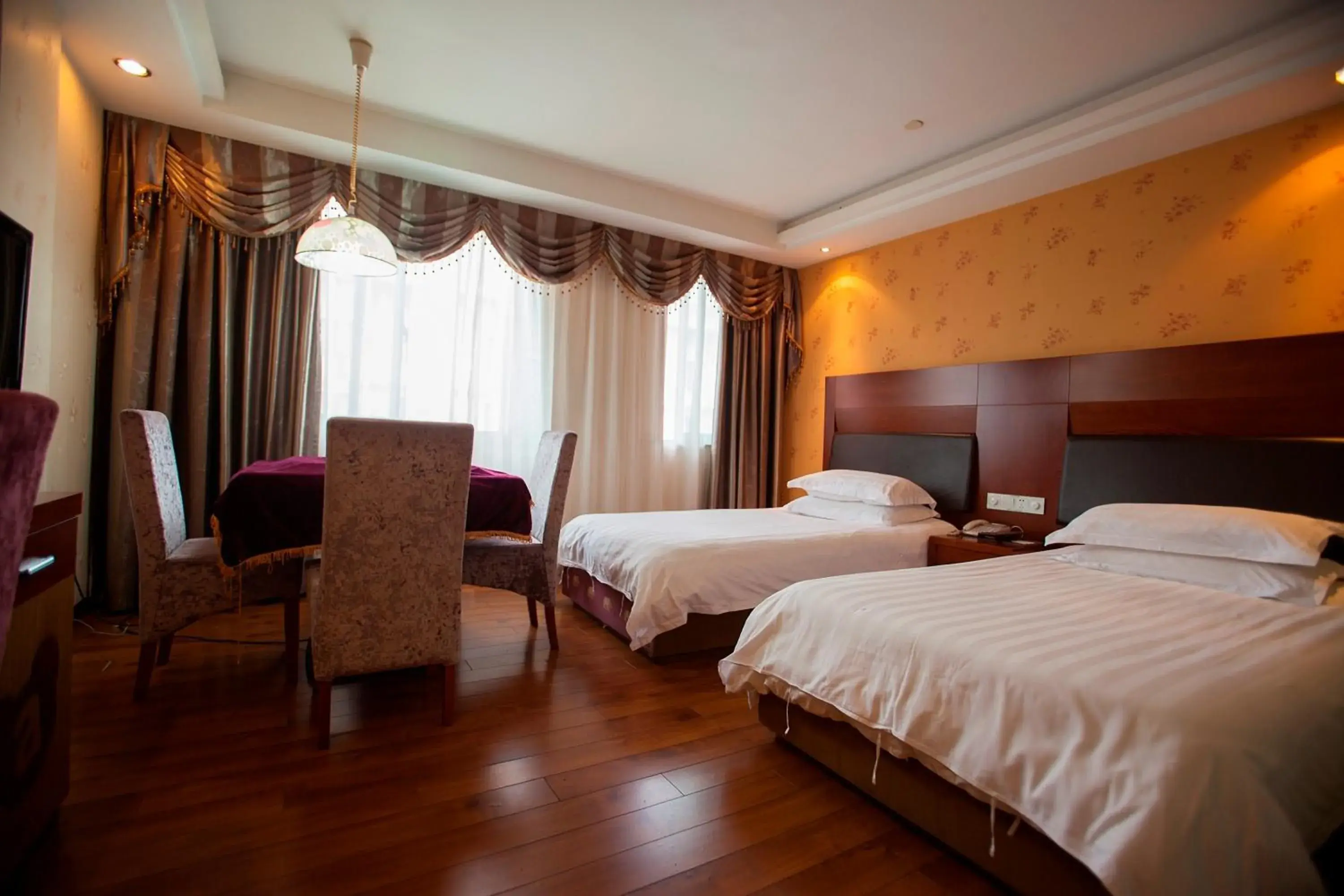 Photo of the whole room, Bed in Yiwu Luckbear Hotel