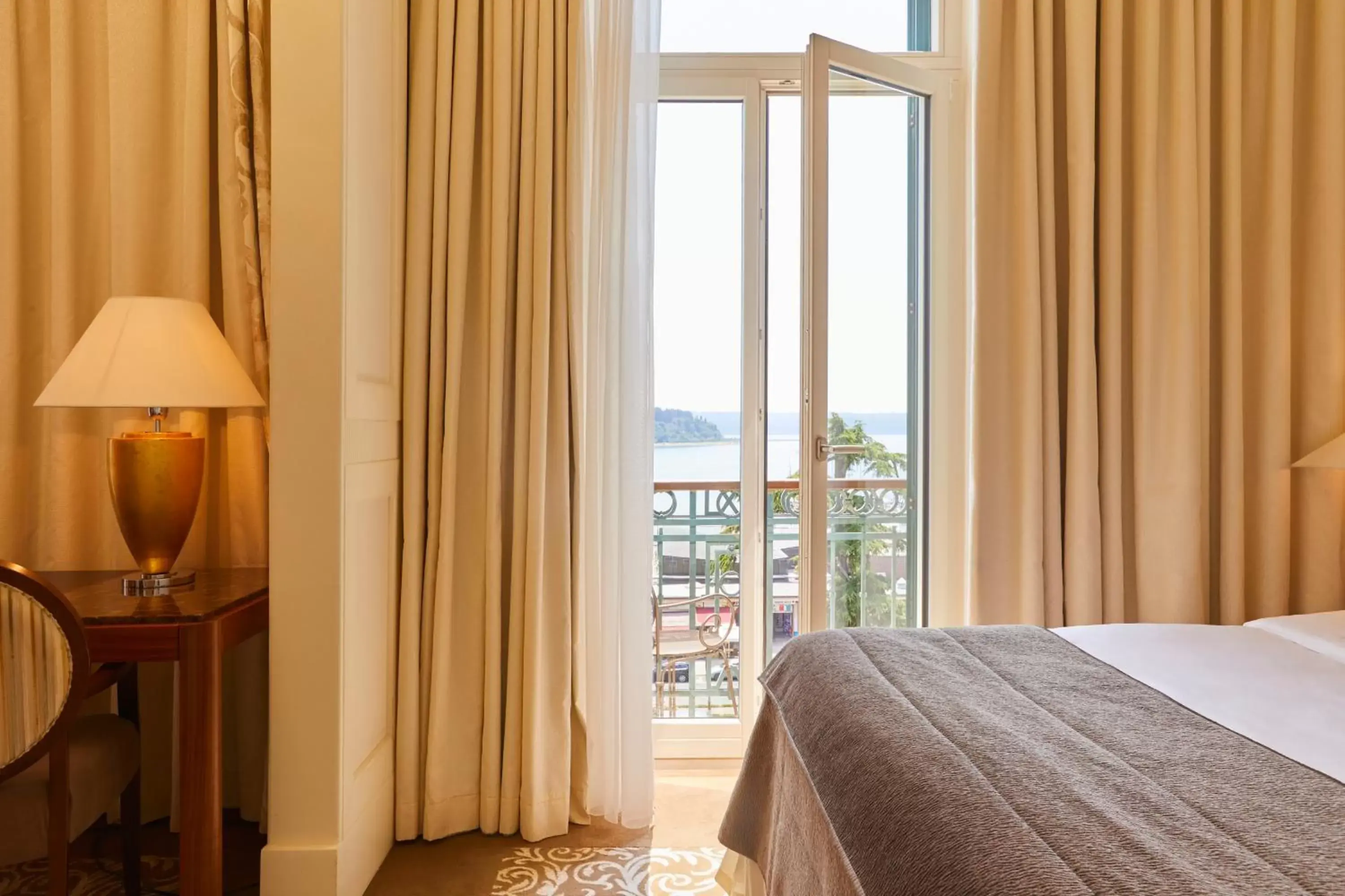 Bedroom, Bed in Hotel Kempinski Palace Portorož
