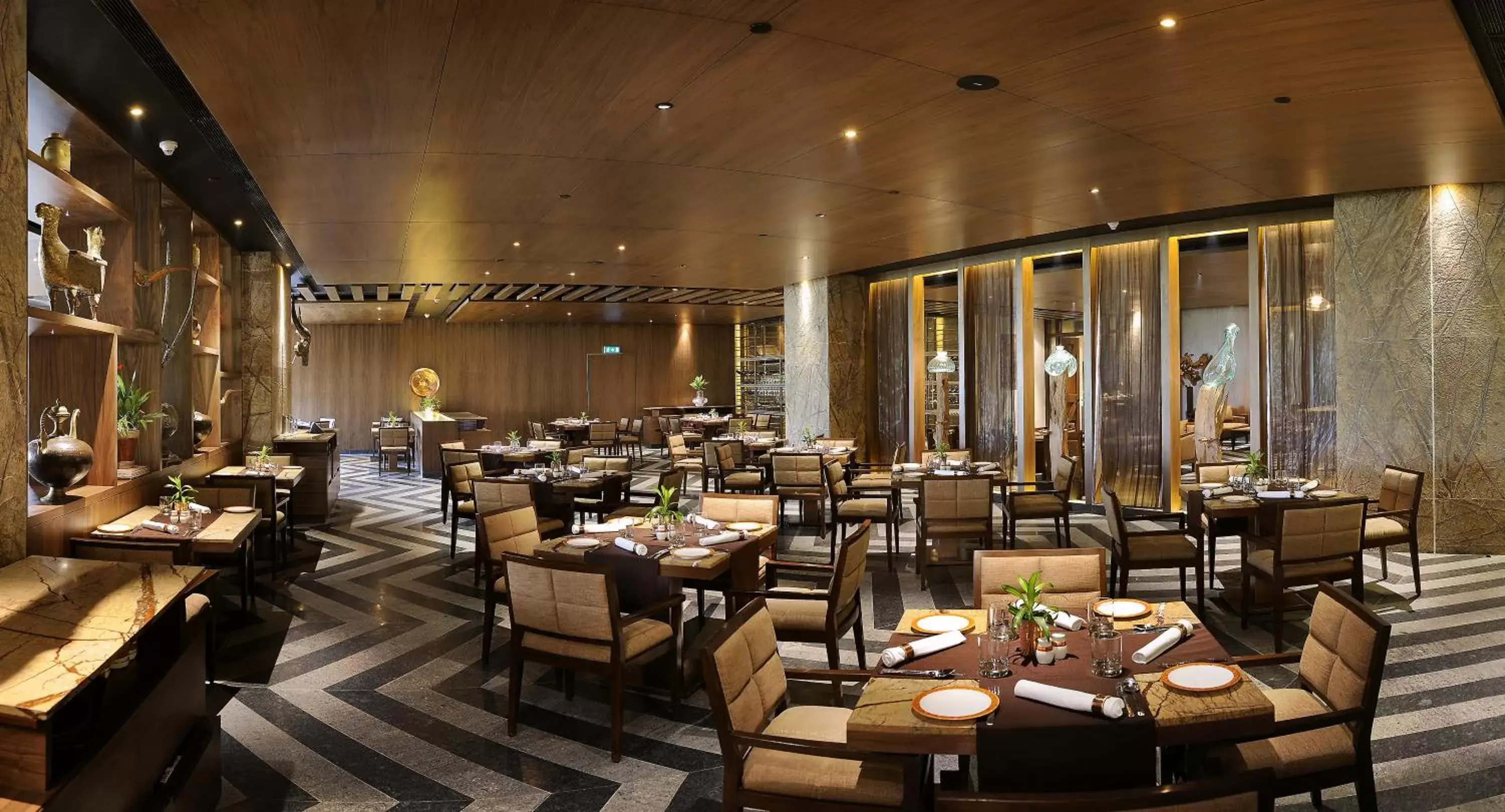 Restaurant/Places to Eat in The LaLiT New Delhi