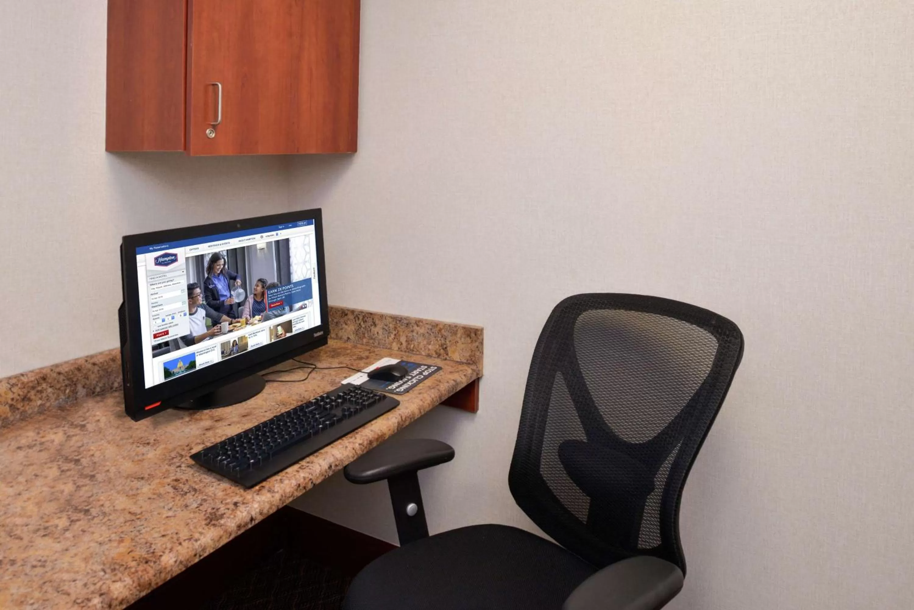 Business facilities in Hampton Inn & Suites Wilmington
