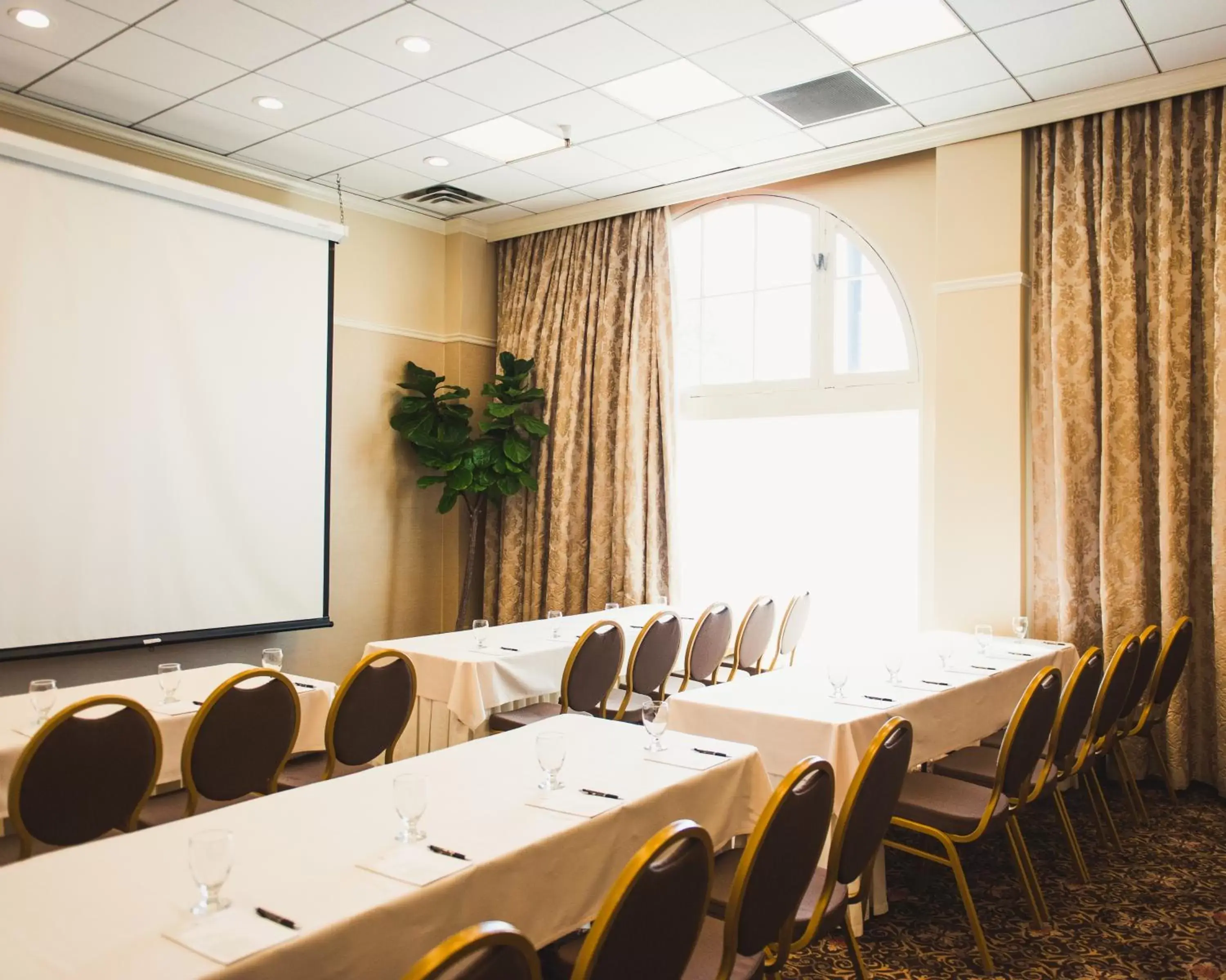 Banquet/Function facilities, Business Area/Conference Room in Hotel Santa Barbara