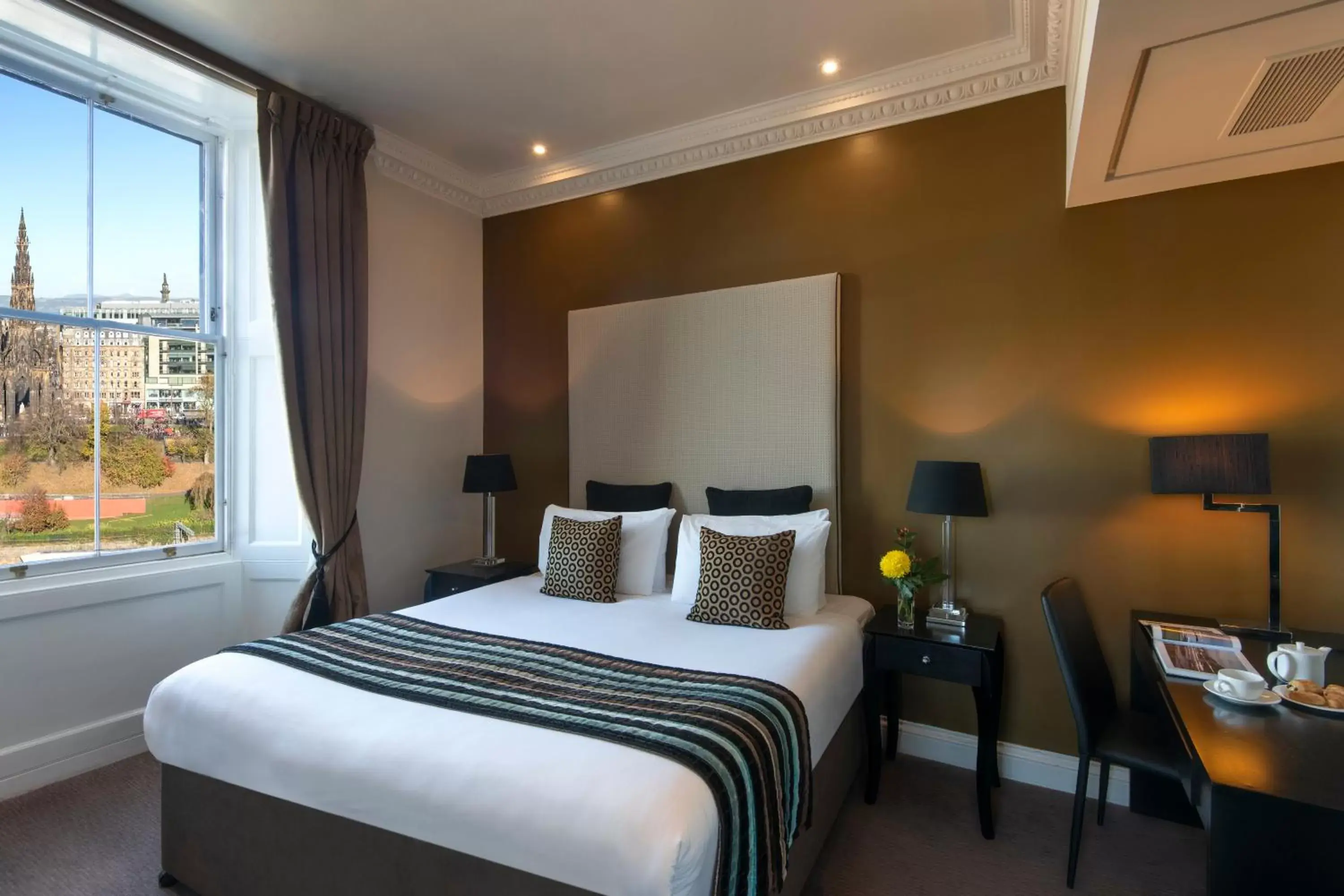 Bedroom, Bed in Fraser Suites Edinburgh