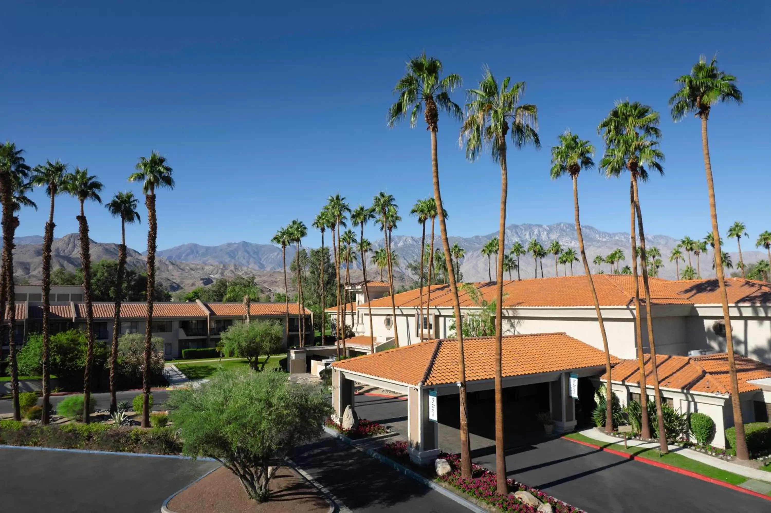 Property building in Hyatt Vacation Club at Desert Oasis