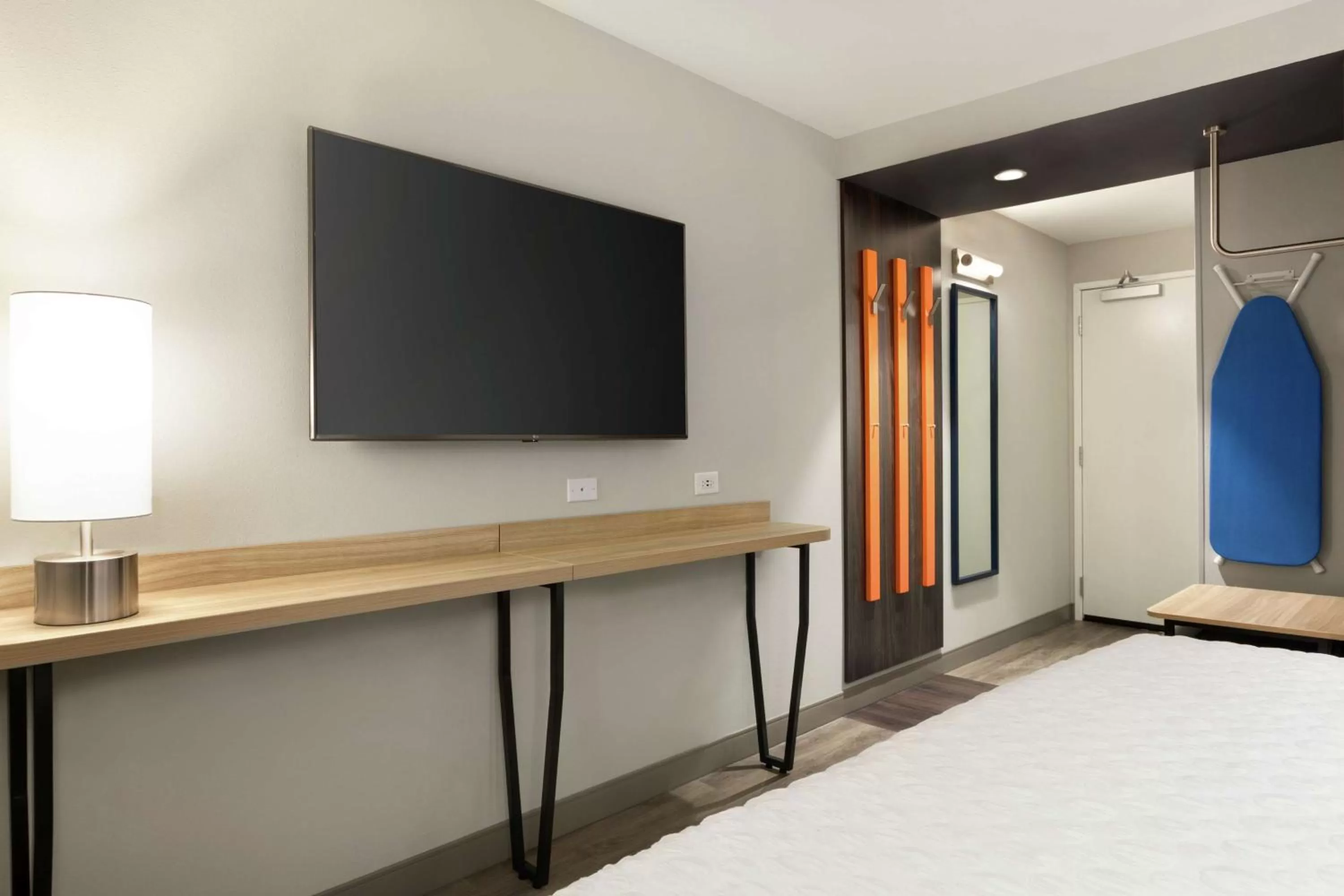 Bedroom, Bed in Tru By Hilton Wichita Northeast