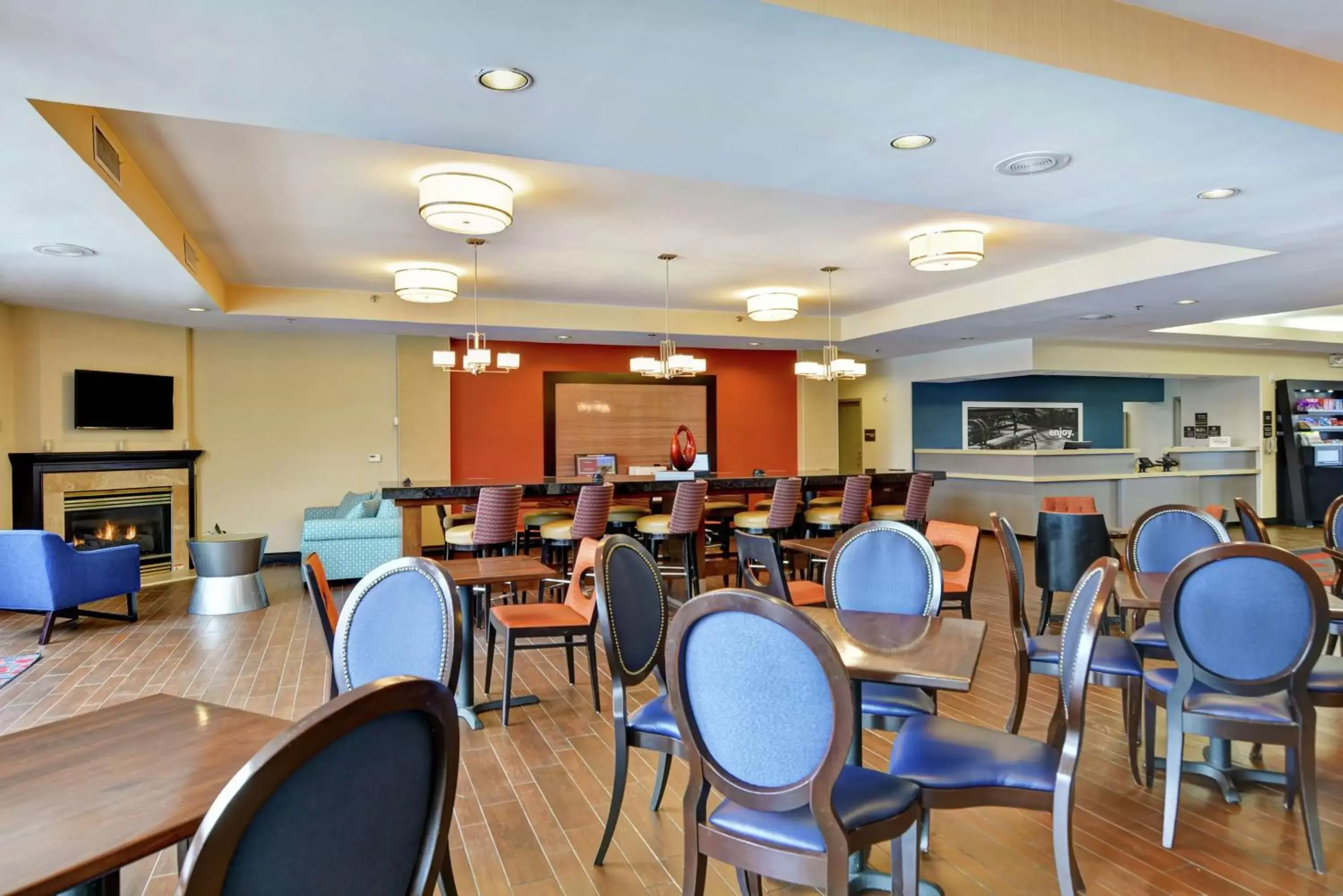 Lobby or reception, Restaurant/Places to Eat in Hampton Inn Scranton at Montage Mountain