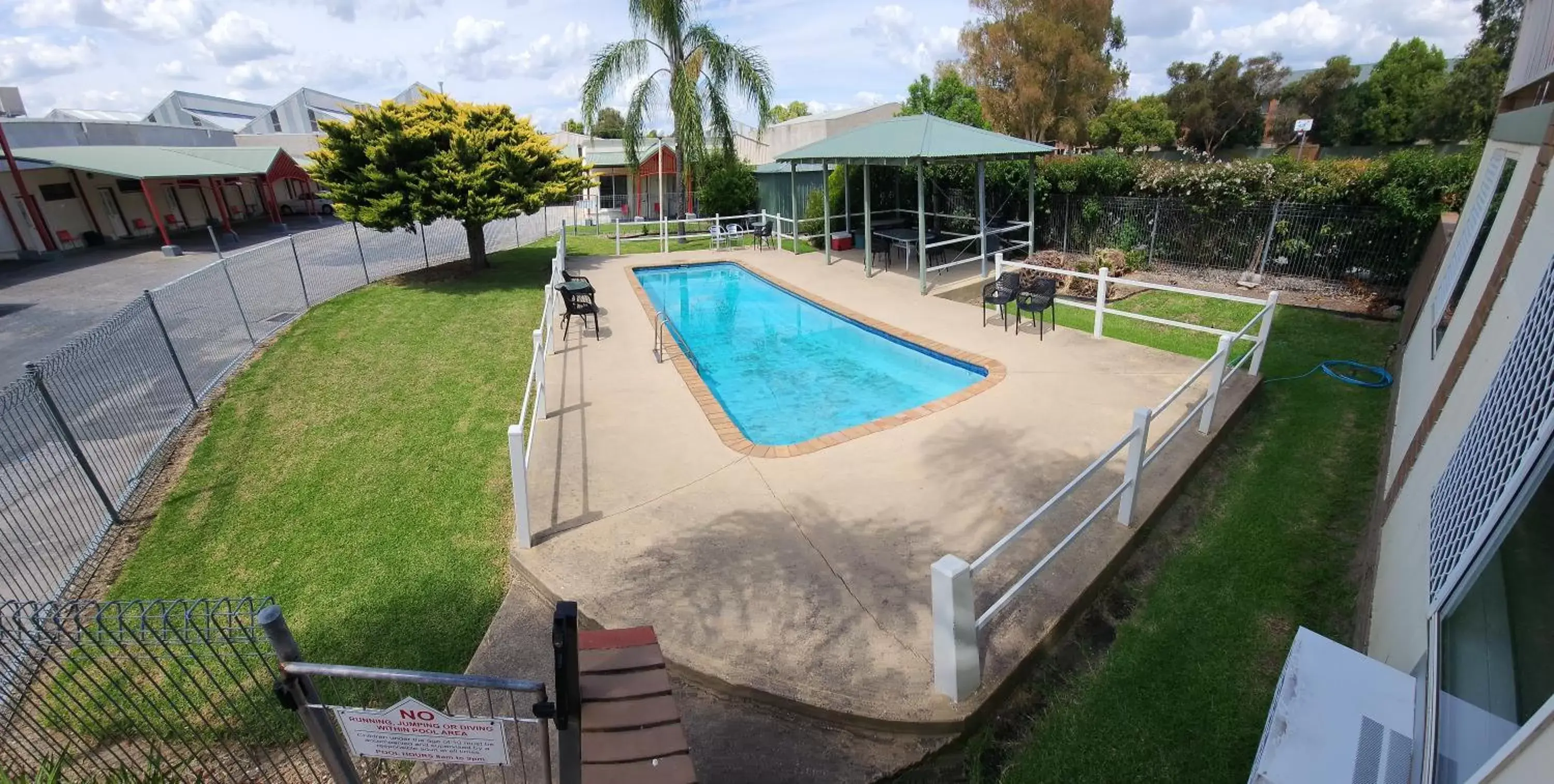 Garden, Pool View in Hume Inn Motel Albury CBD