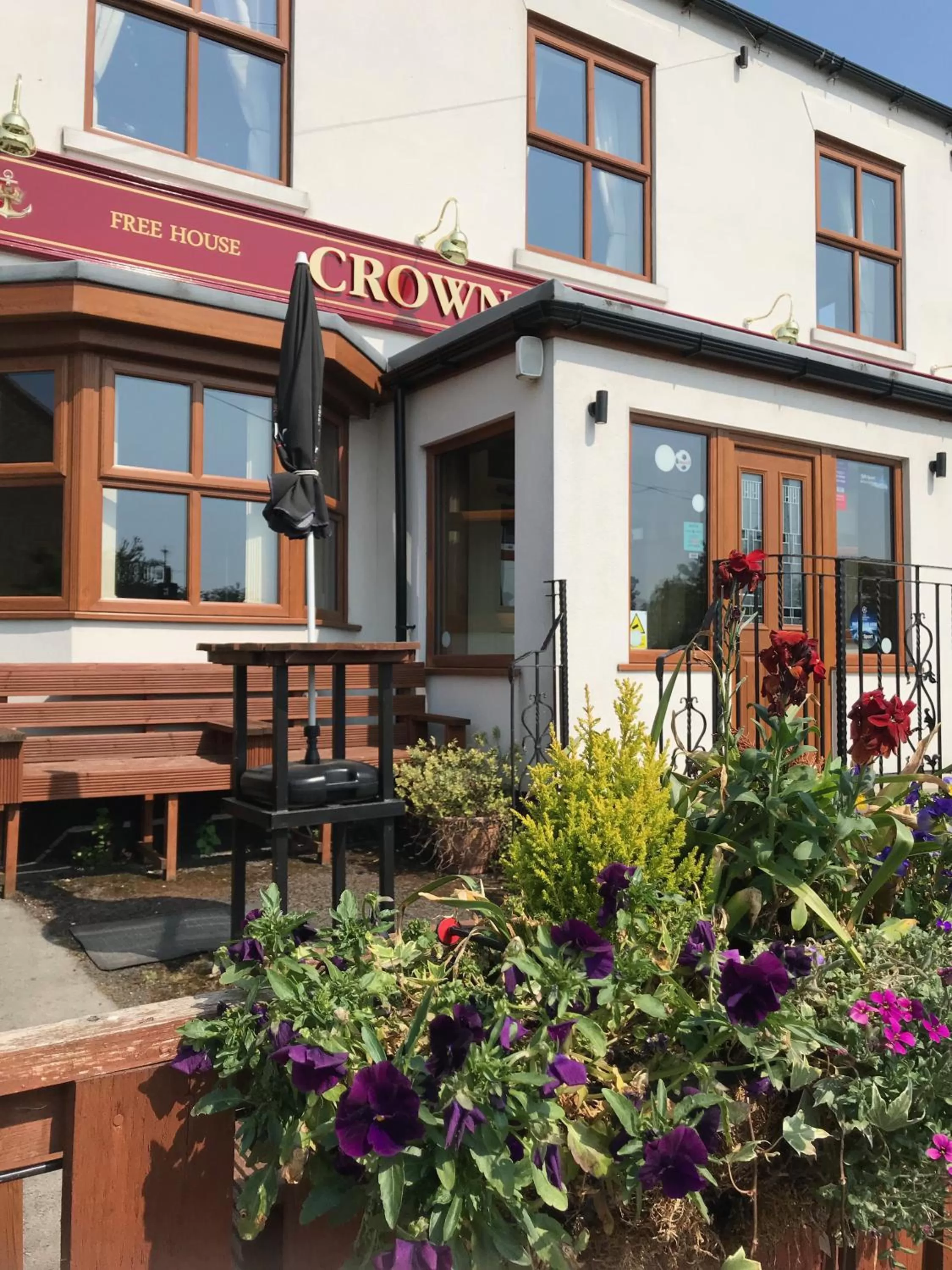 Property building in Crown & Anchor Inn