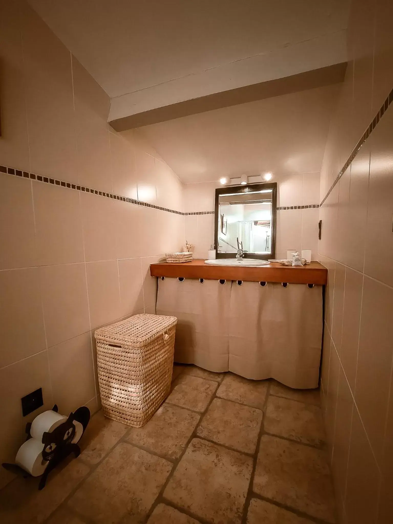 Toilet, Bathroom in Les Lauriers Roses - Maison d'Hôtes