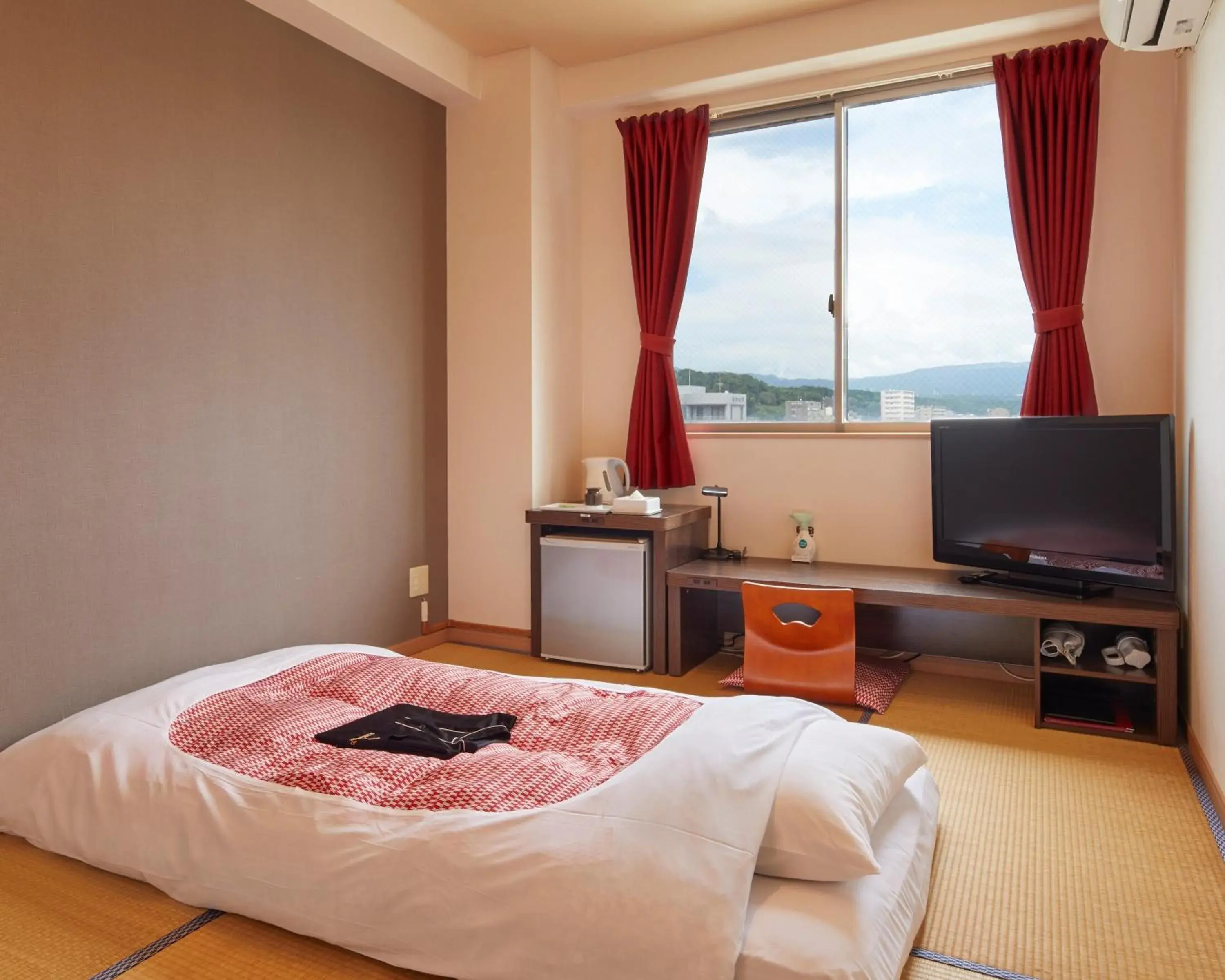 Photo of the whole room, Bed in Hatago Hashimoto