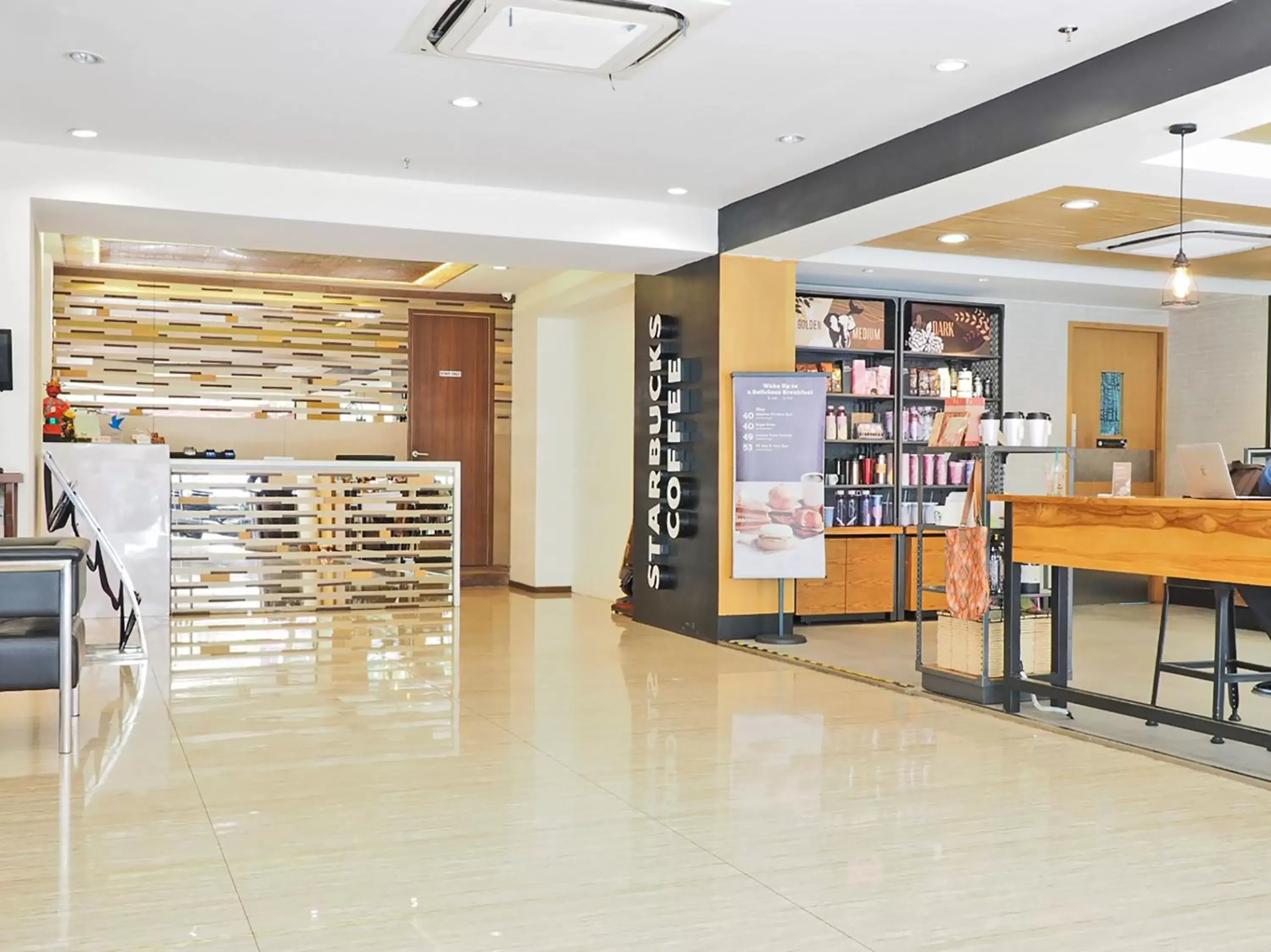 Restaurant/places to eat in d'primahotel Melawai - Blok M Restaurant/places to eat in d'primahotel Melawai - Blok M