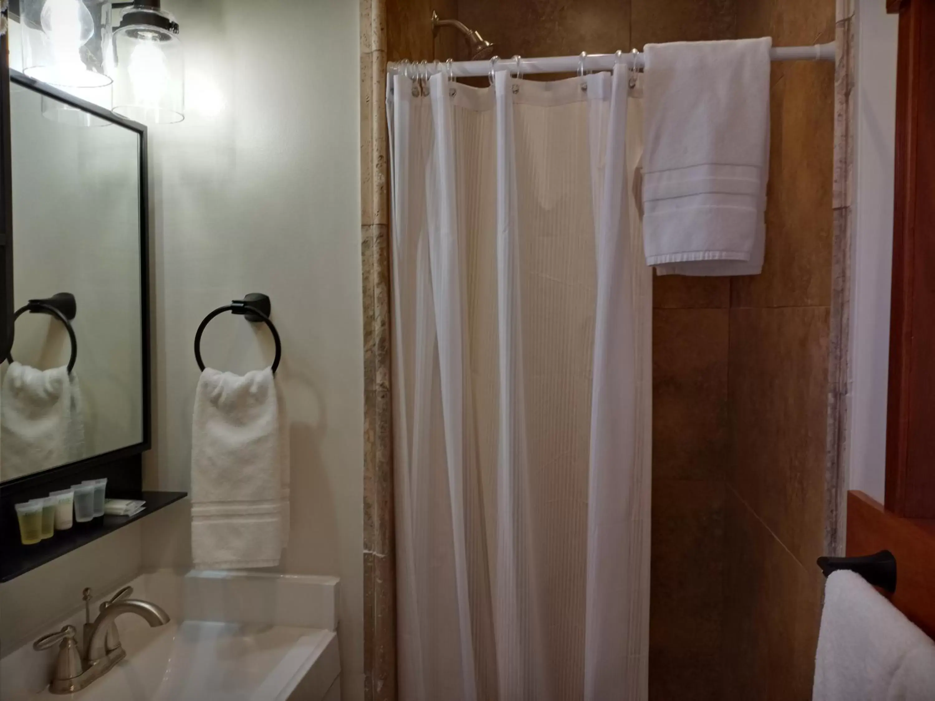 Bathroom in Yellowstone Riverside Cottages