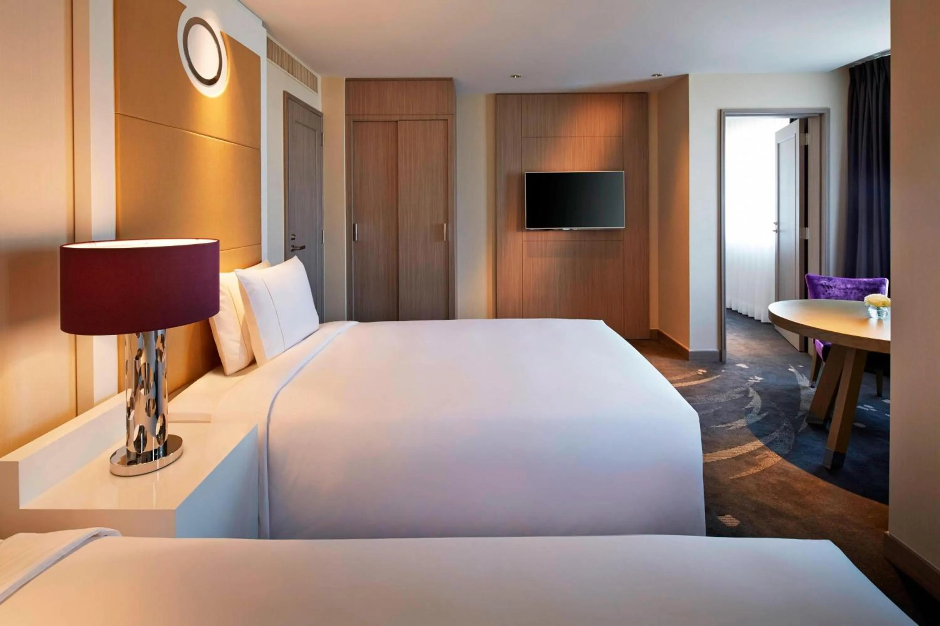 Photo of the whole room, Bed in Tokyo Marriott Hotel