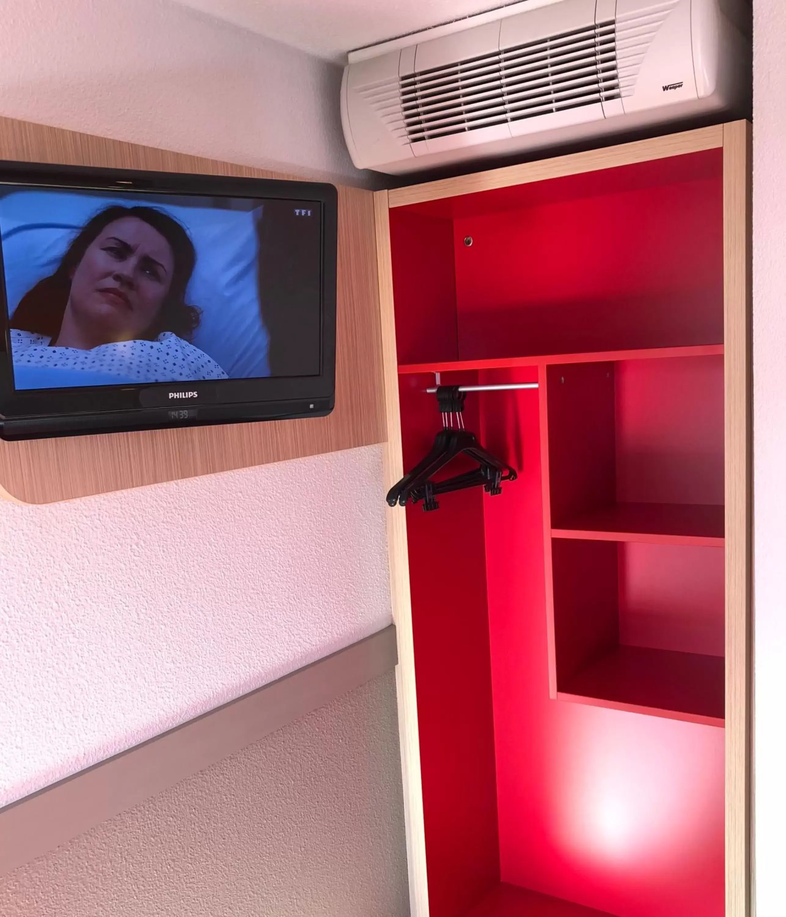 TV and multimedia, TV/Entertainment Center in Premiere Classe Perpignan Sud