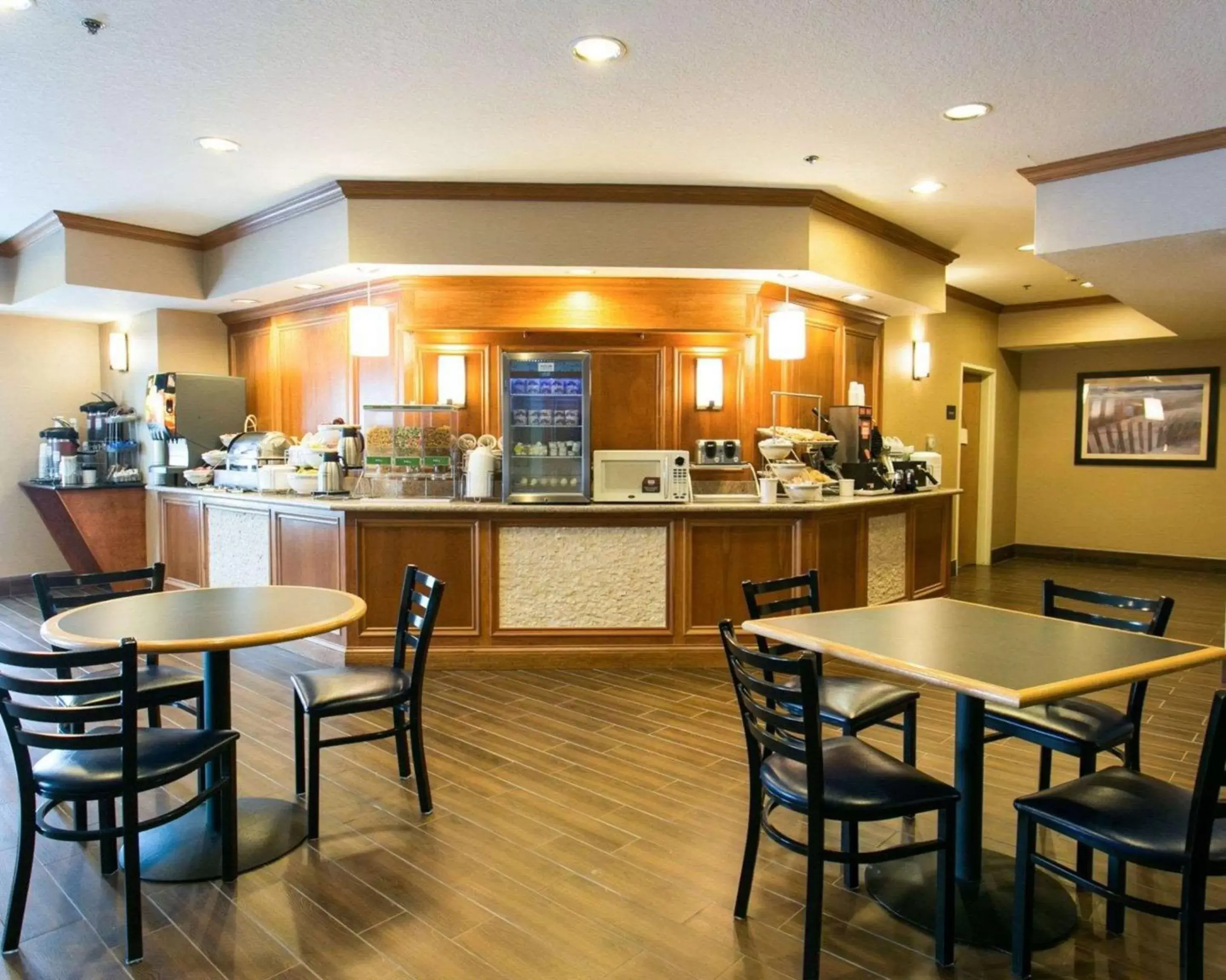 Restaurant/Places to Eat in Comfort Suites Benton Harbor - St. Joseph