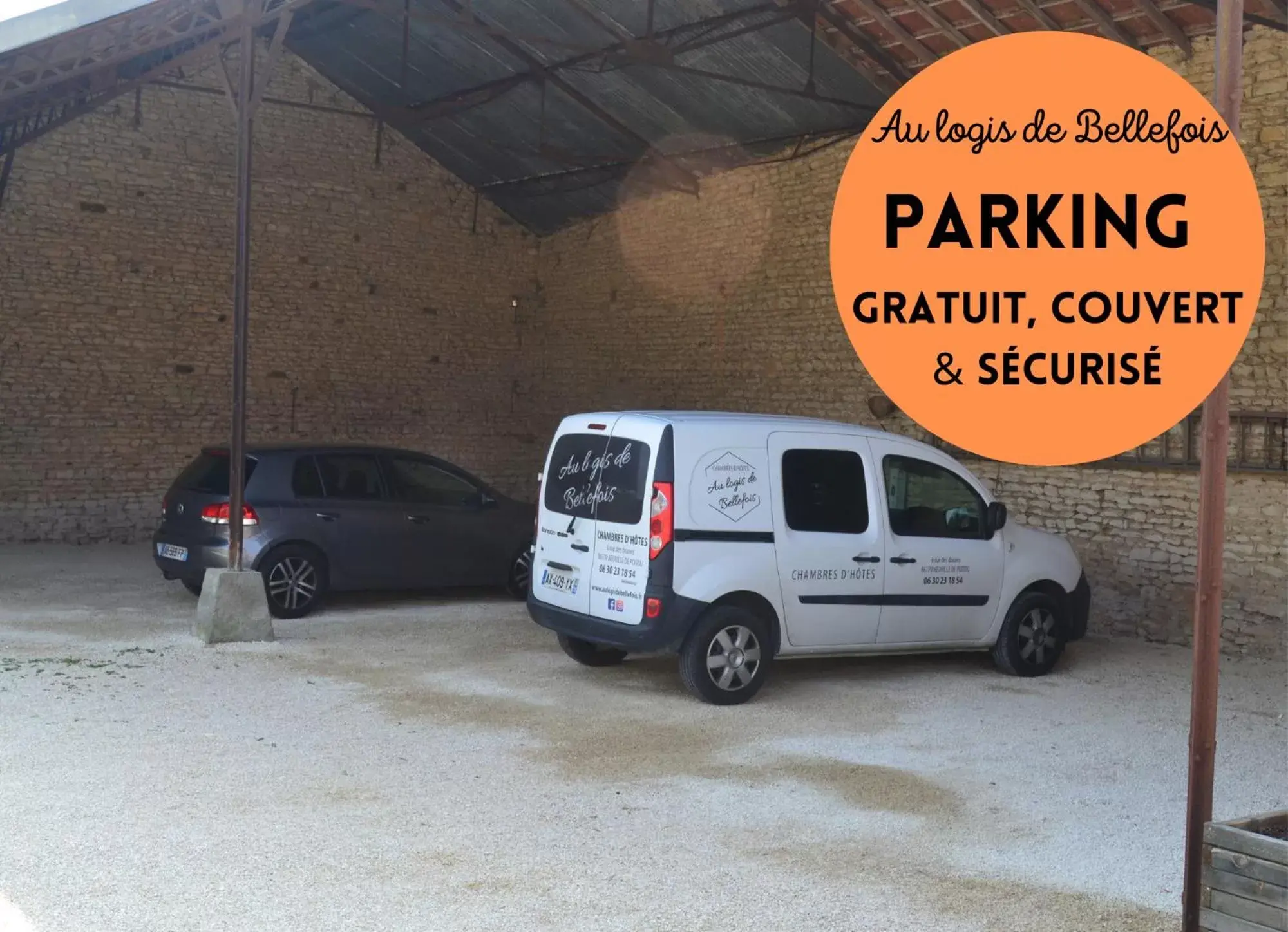 Parking in AU LOGIS DE BELLEFOIS - Chambres d'hôtes