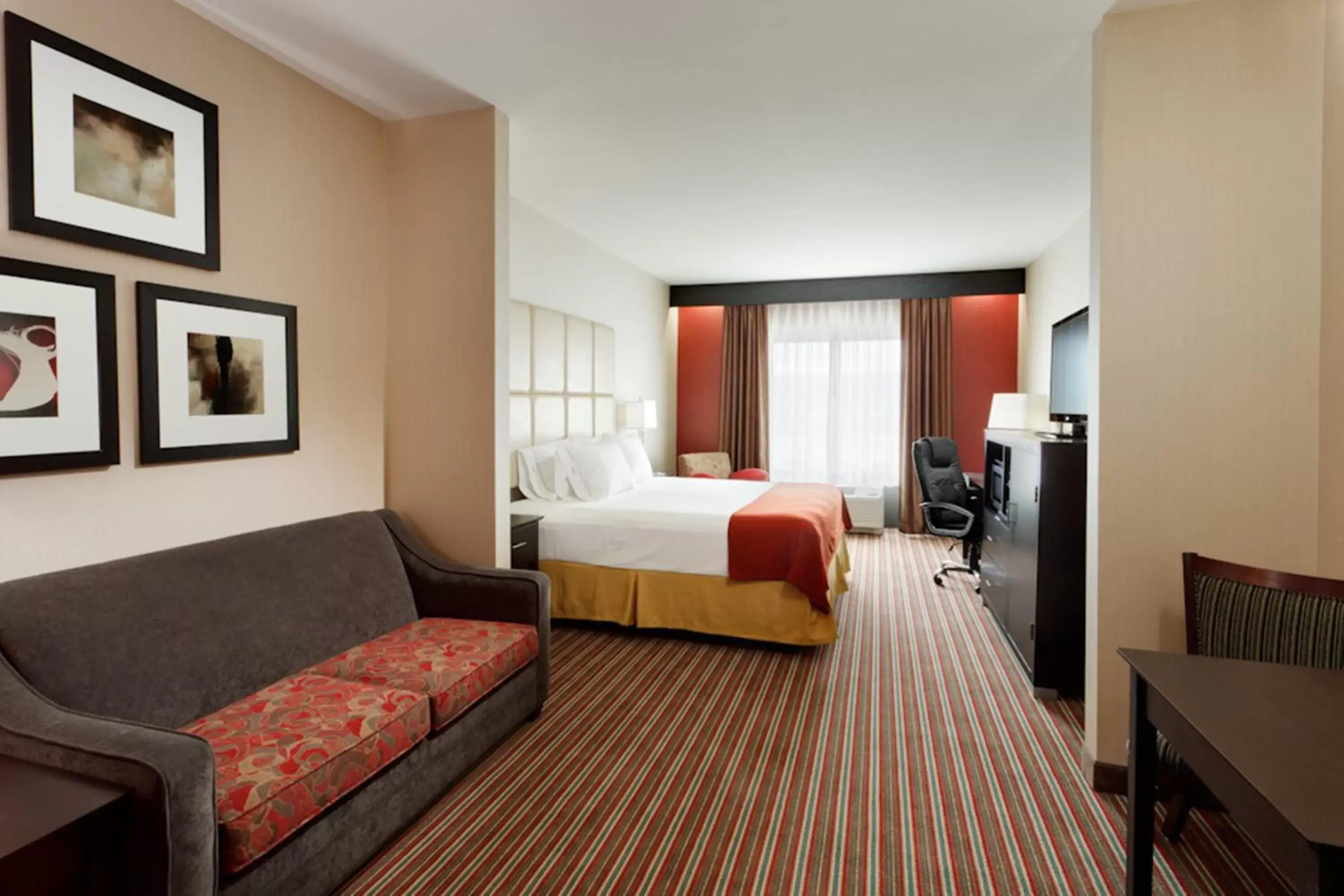 Photo of the whole room in Holiday Inn Express & Suites Northeast, an IHG Hotel