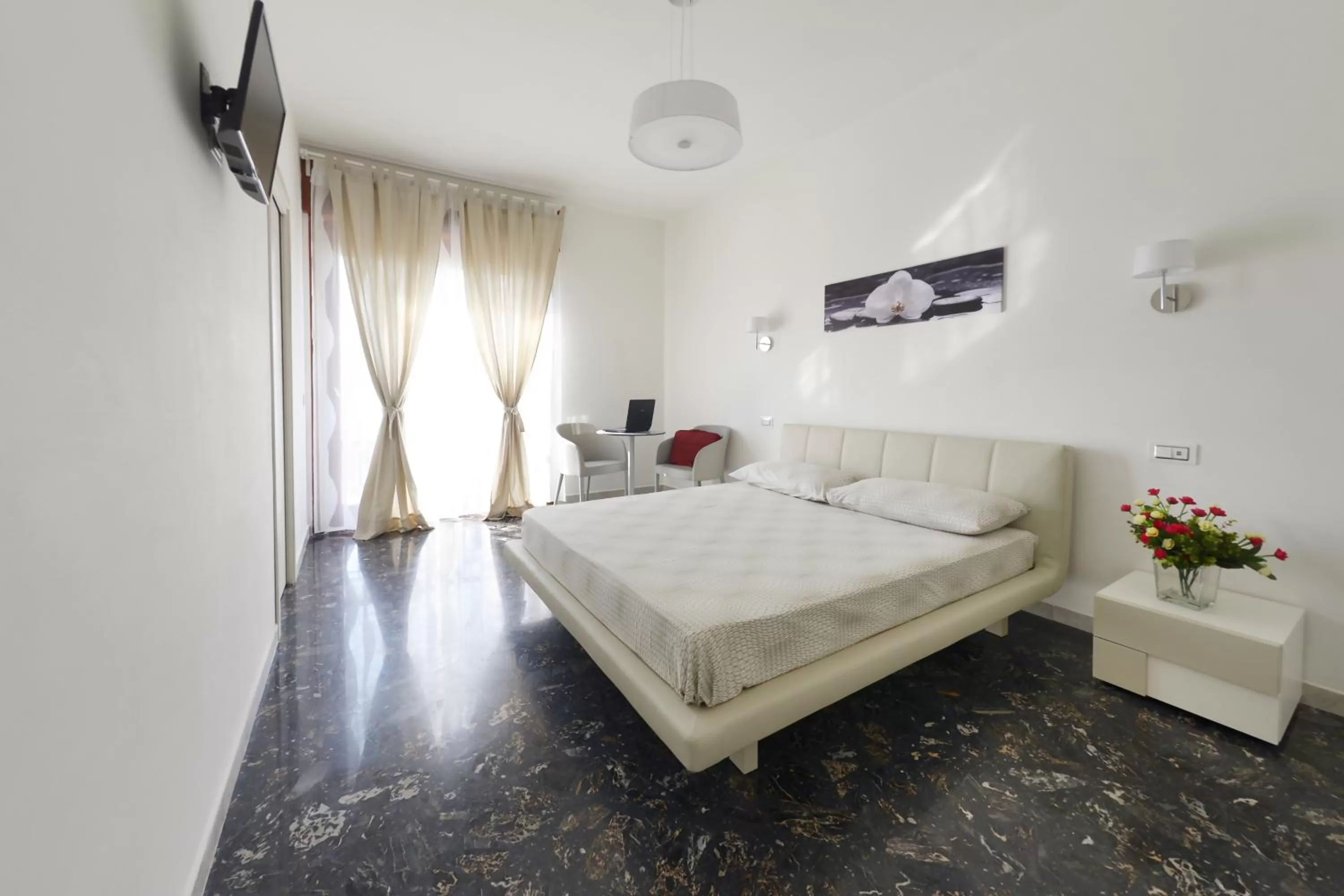 Photo of the whole room, Bed in B&B La Vie en Rose