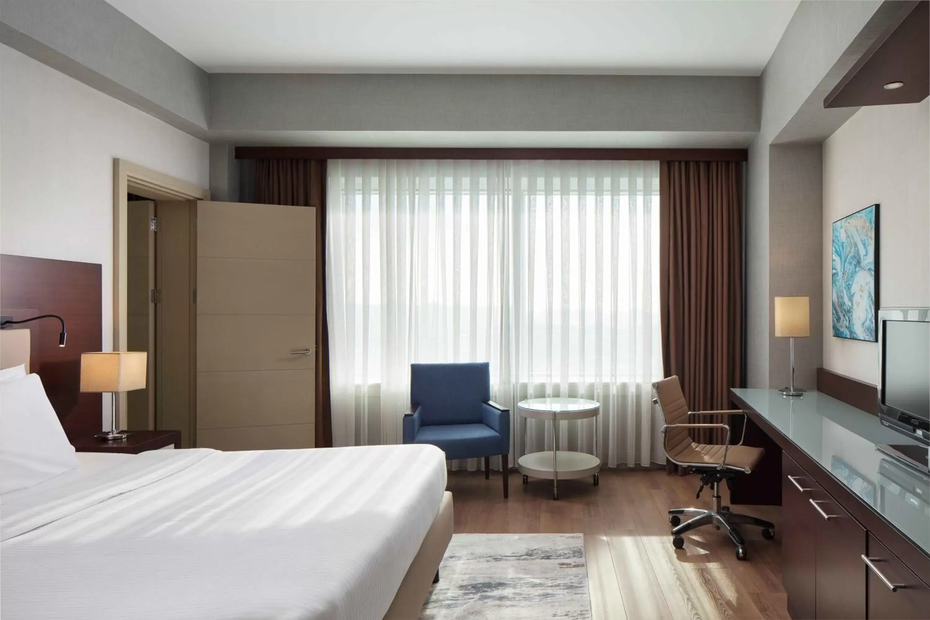 Bed, TV/Entertainment Center in Courtyard by Marriott Istanbul West