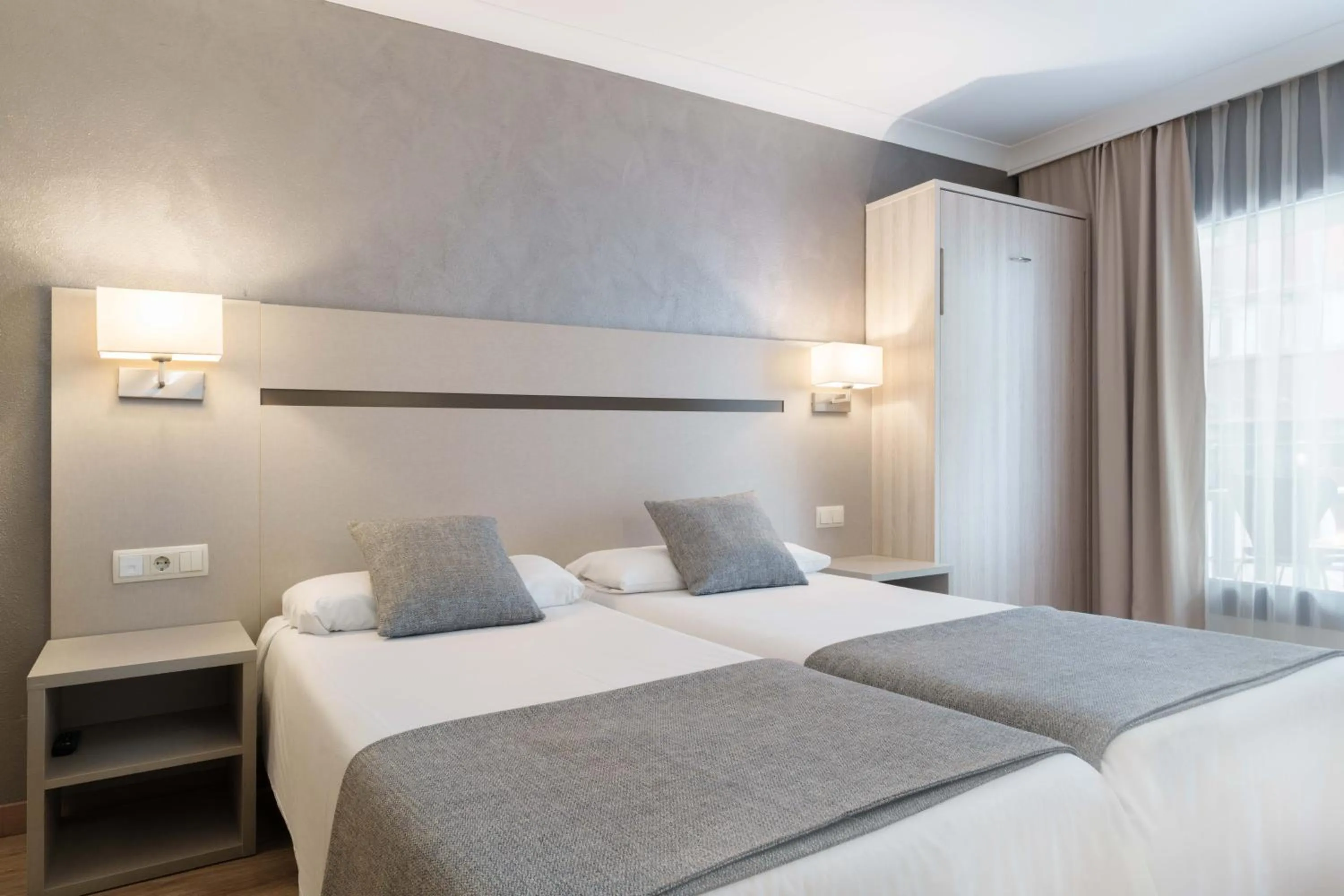 Bedroom, Bed in Hotel & Aparthotel Cosmos