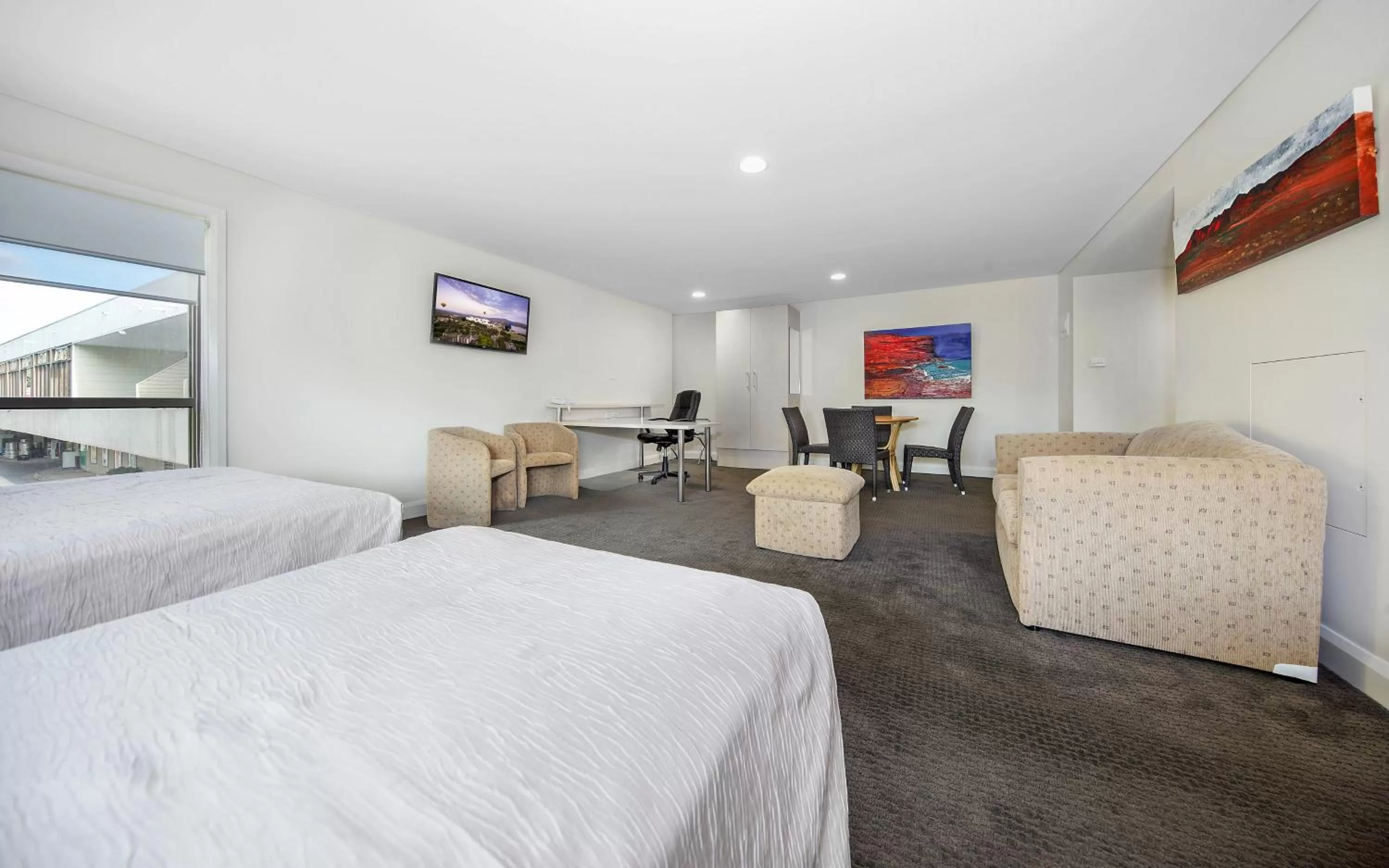 Bed in Belconnen Way Hotel & Serviced Apartments