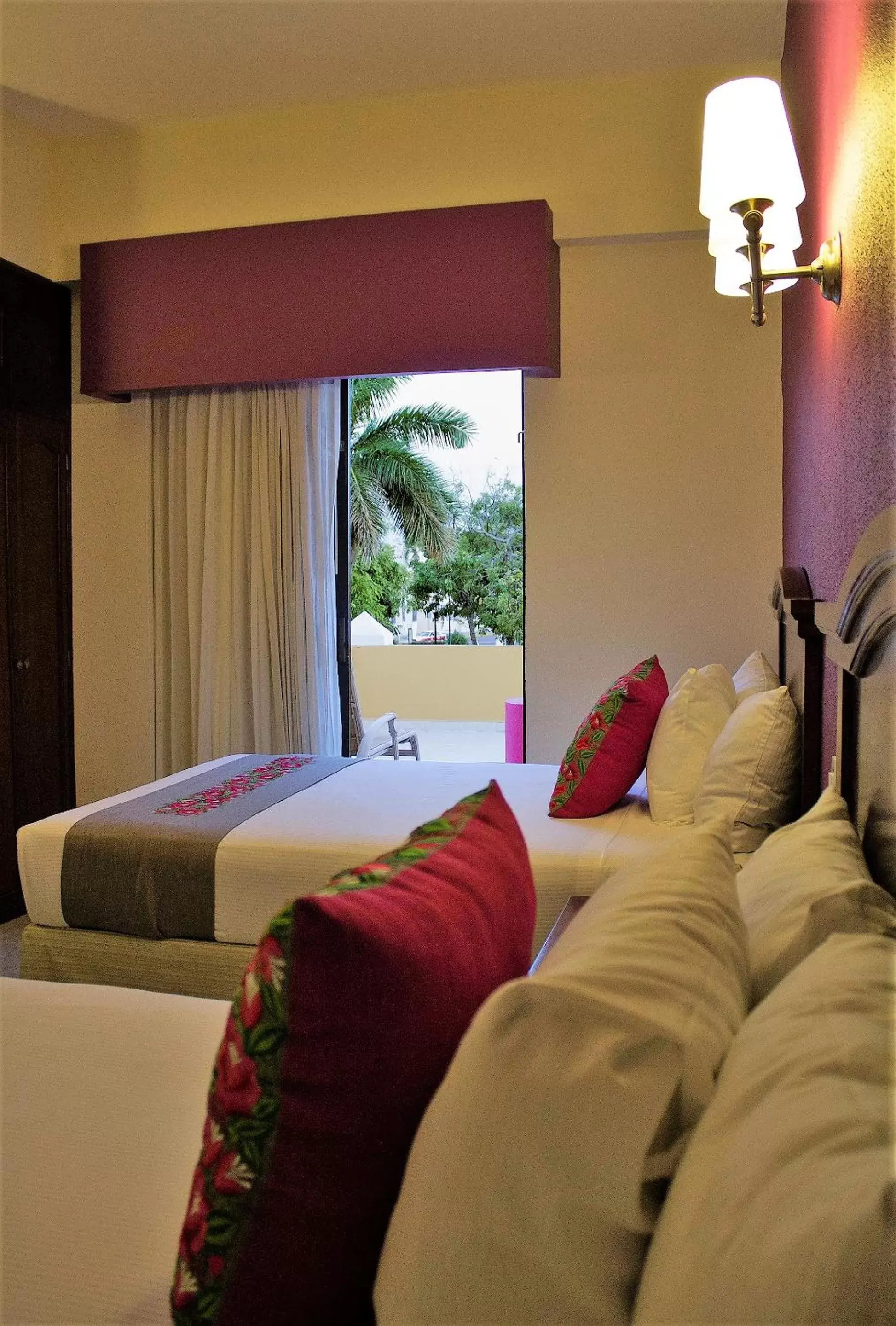 Photo of the whole room, Bed in Hotel Plaza Campeche