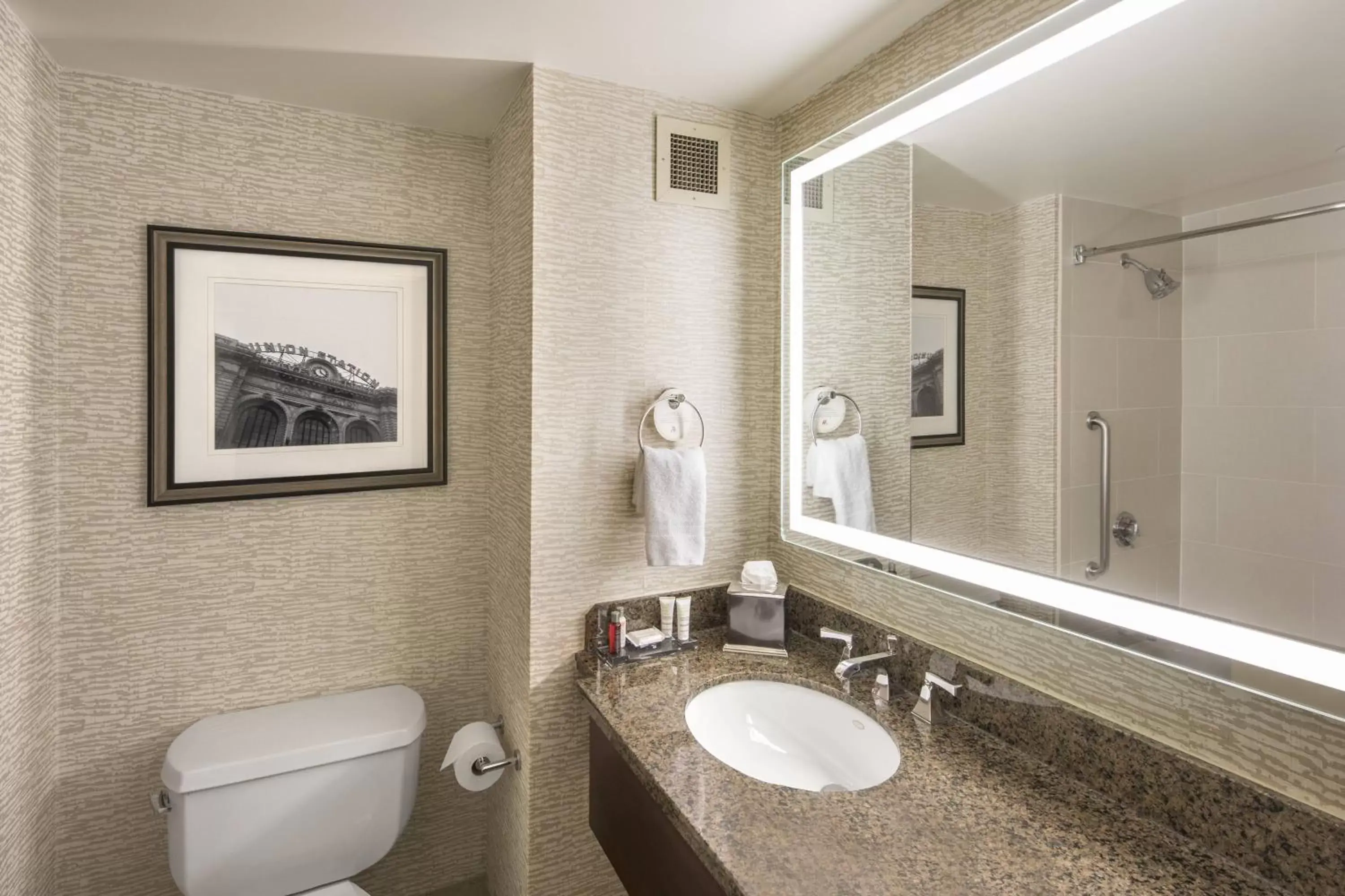 Bathroom in Denver Airport Marriott at Gateway Park