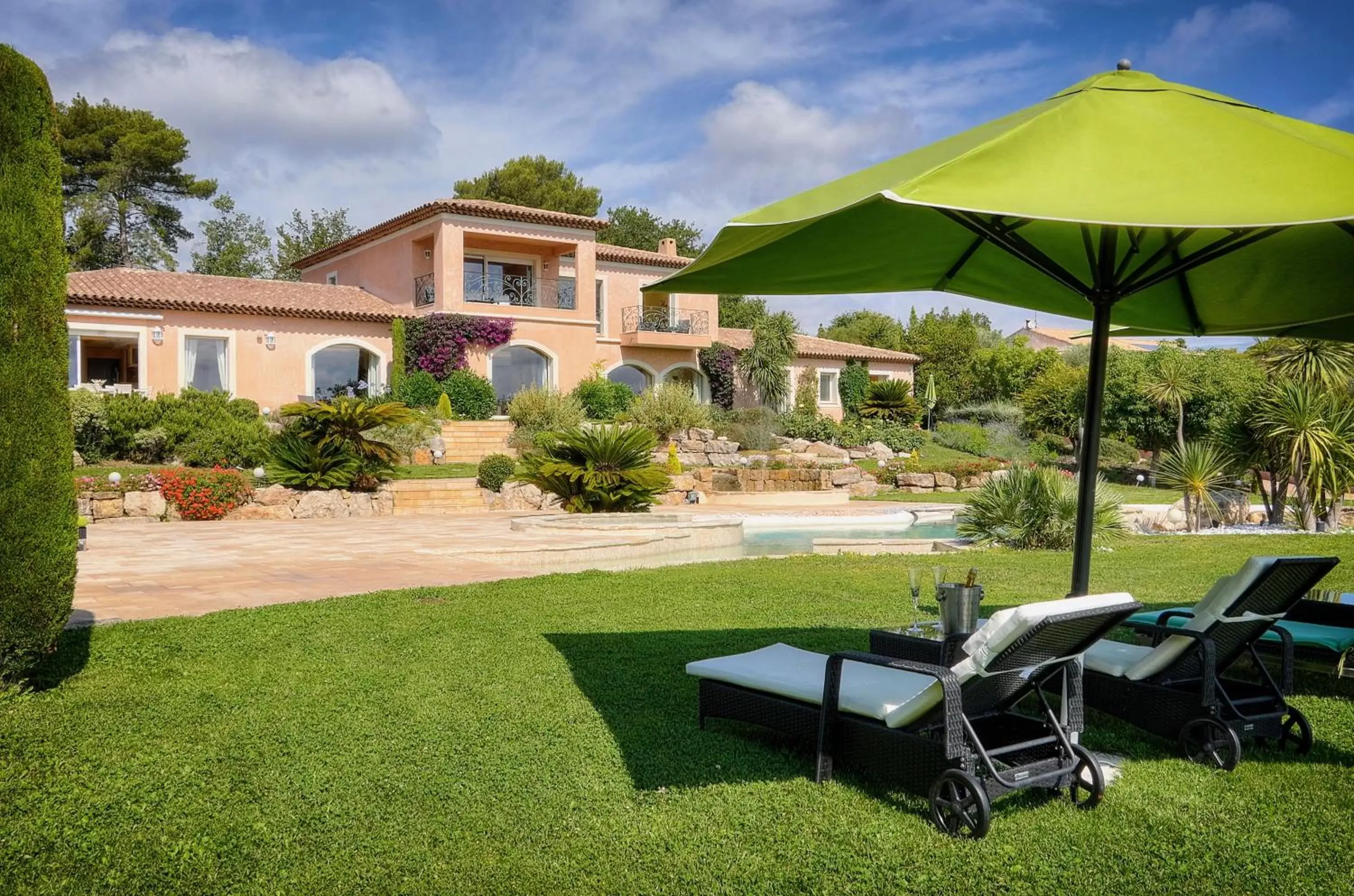 Garden in Chambre d'hôte "HAVRE DE PAIX" Prestige jacuzzi, hammam, sauna, PISCINE Mougins Cannes Grasse