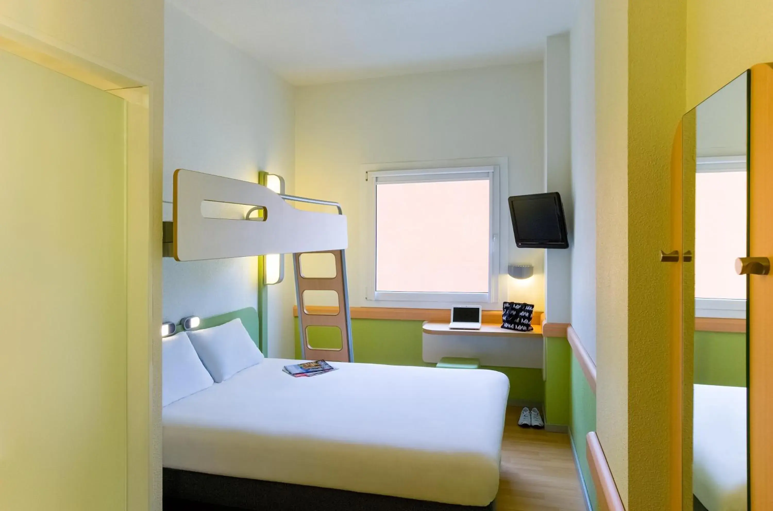 Bedroom, Bunk Bed in Ibis Budget Madrid Getafe