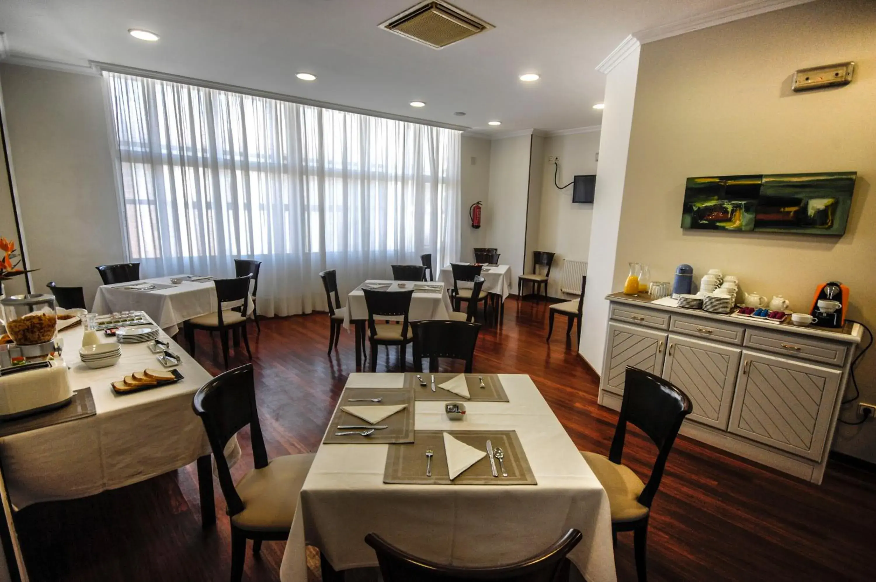 Restaurant/Places to Eat in Hotel Vigo Plaza