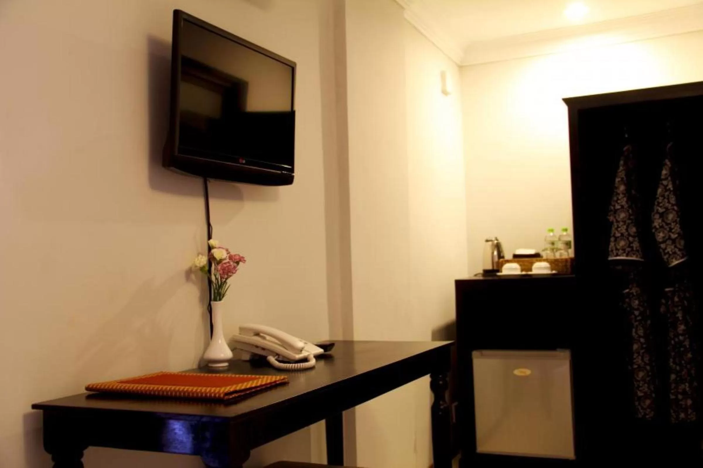 TV and multimedia, TV/Entertainment Center in Cozy Boutique Hotel