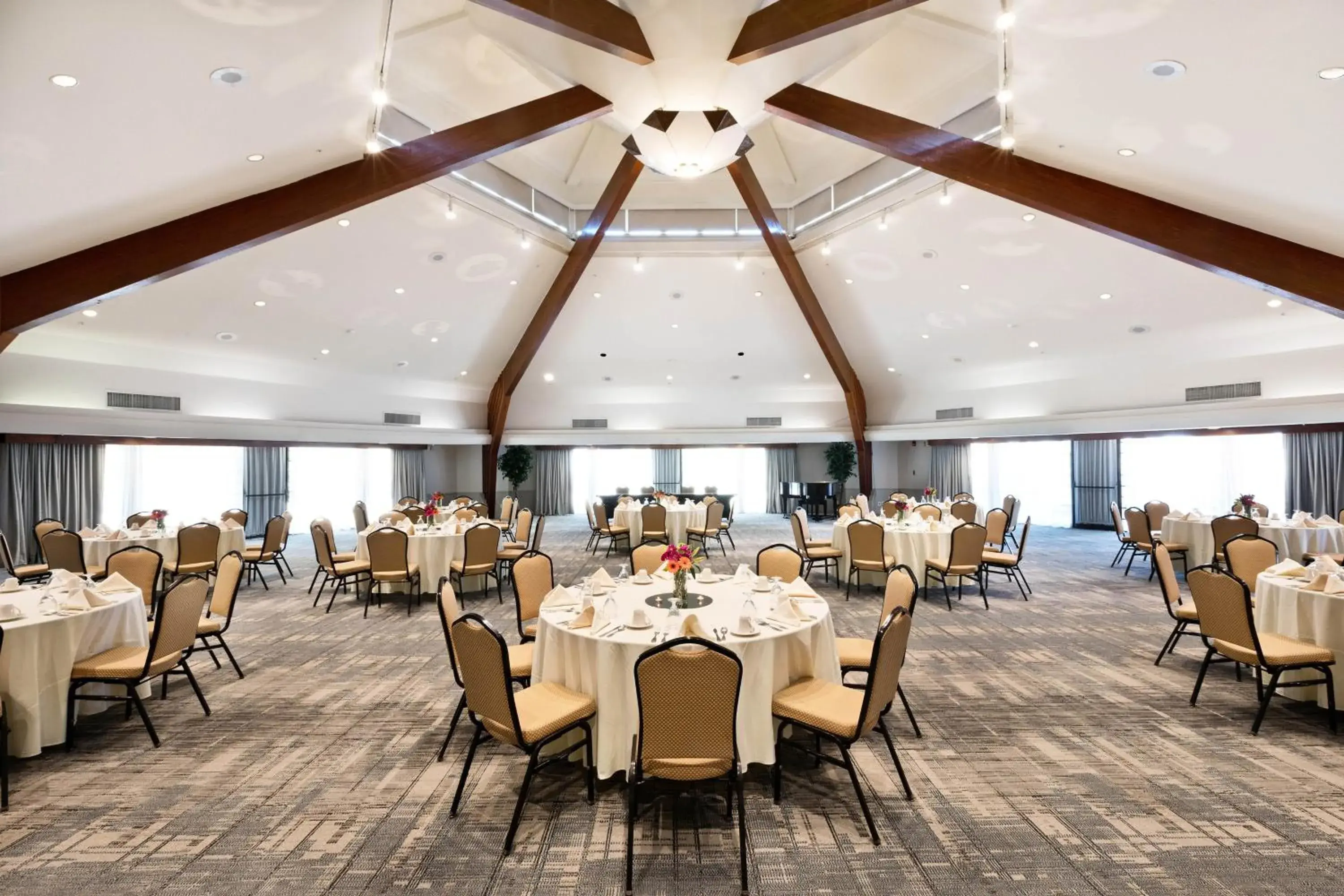 Meeting/conference room, Restaurant/Places to Eat in Four Points By Sheraton Ventura Harbor Resort