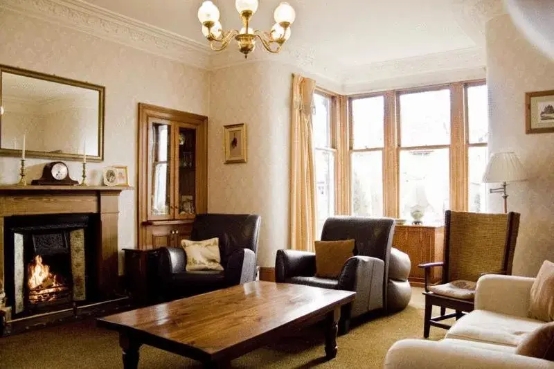Communal lounge/ TV room, Restaurant/Places to Eat in Dunallan Guest House