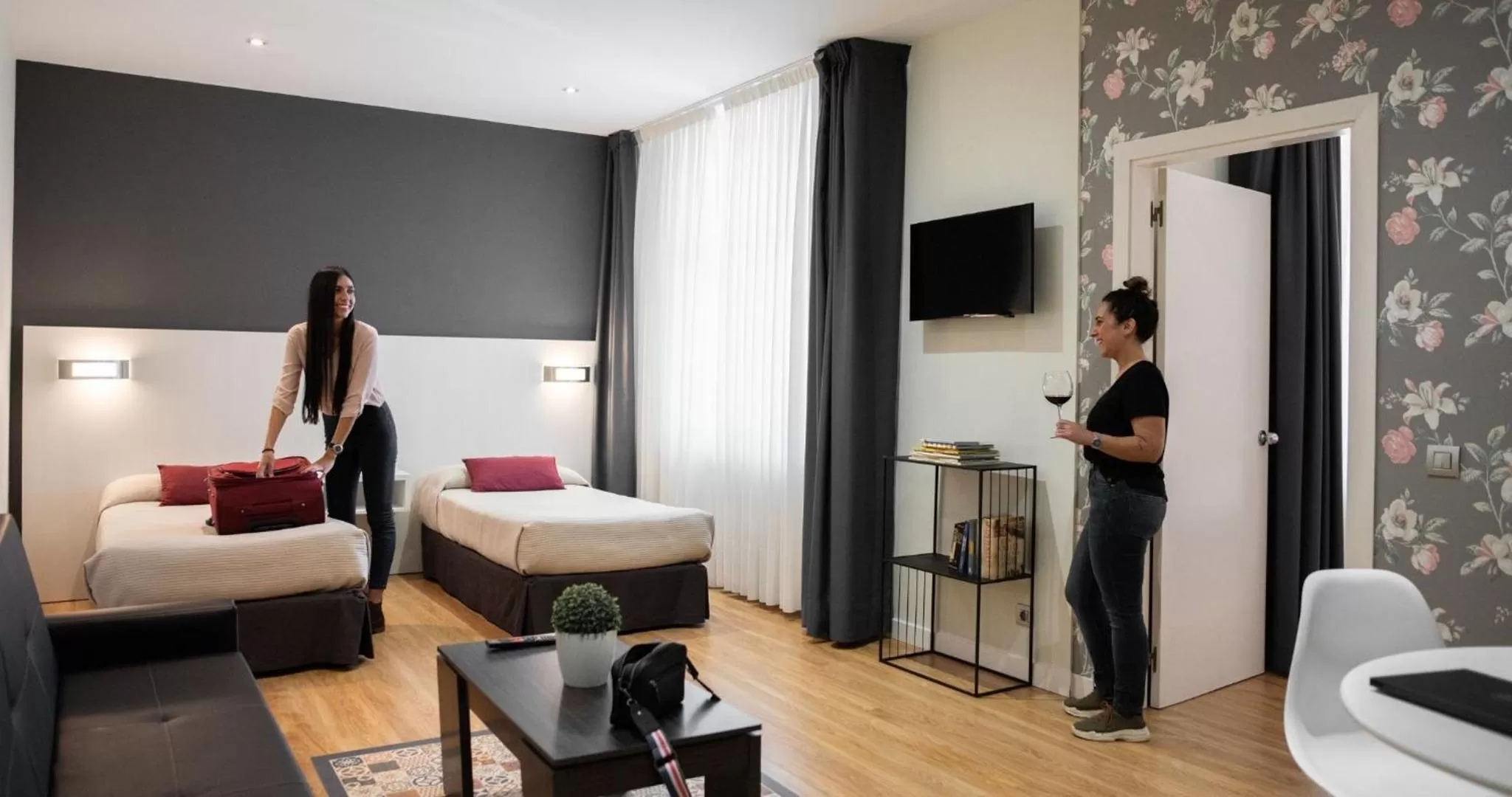 People, Bed in Hotel Seminario Aeropuerto Bilbao