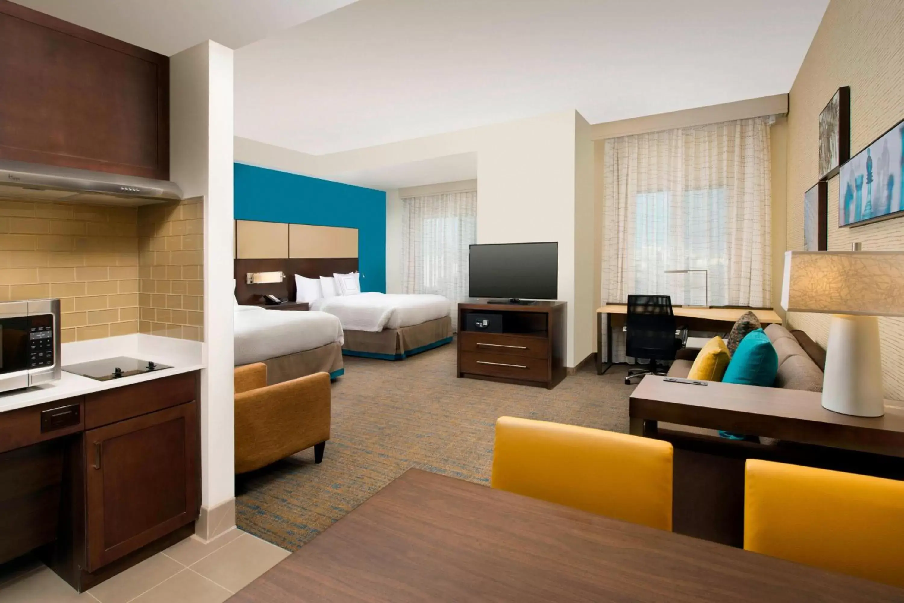 Photo of the whole room, TV/Entertainment Center in Residence Inn by Marriott Miami Airport West/Doral
