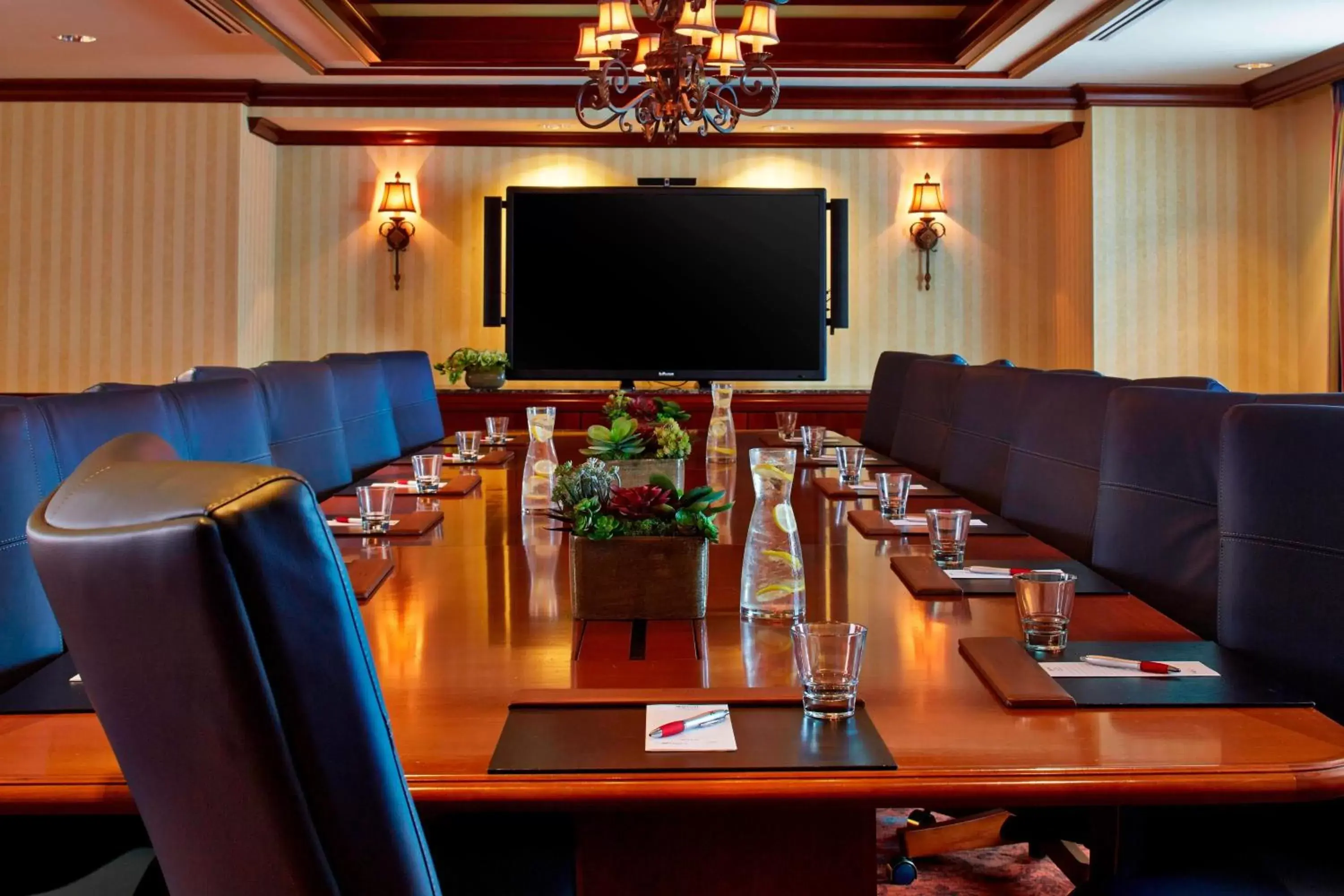 Meeting/conference room, TV/Entertainment Center in Marriott Shoals Hotel & Spa