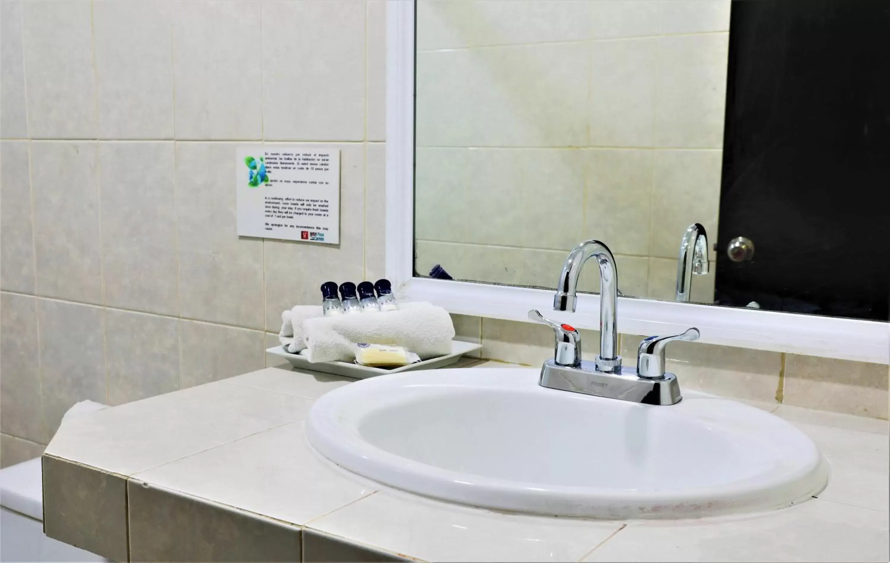 Bathroom in Hotel Colonial Playa del Carmen