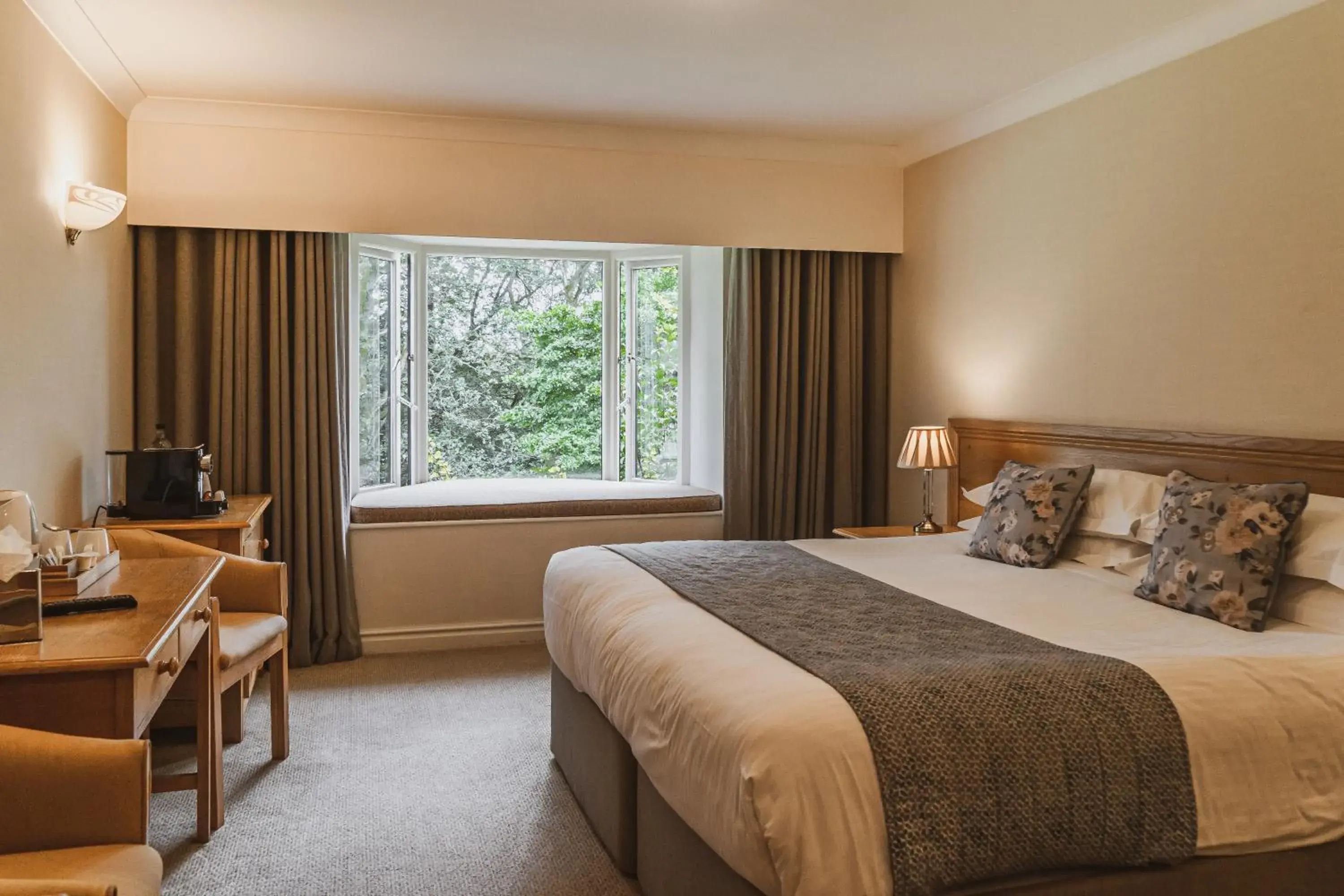 Bedroom, Bed in Cragwood Country House Hotel