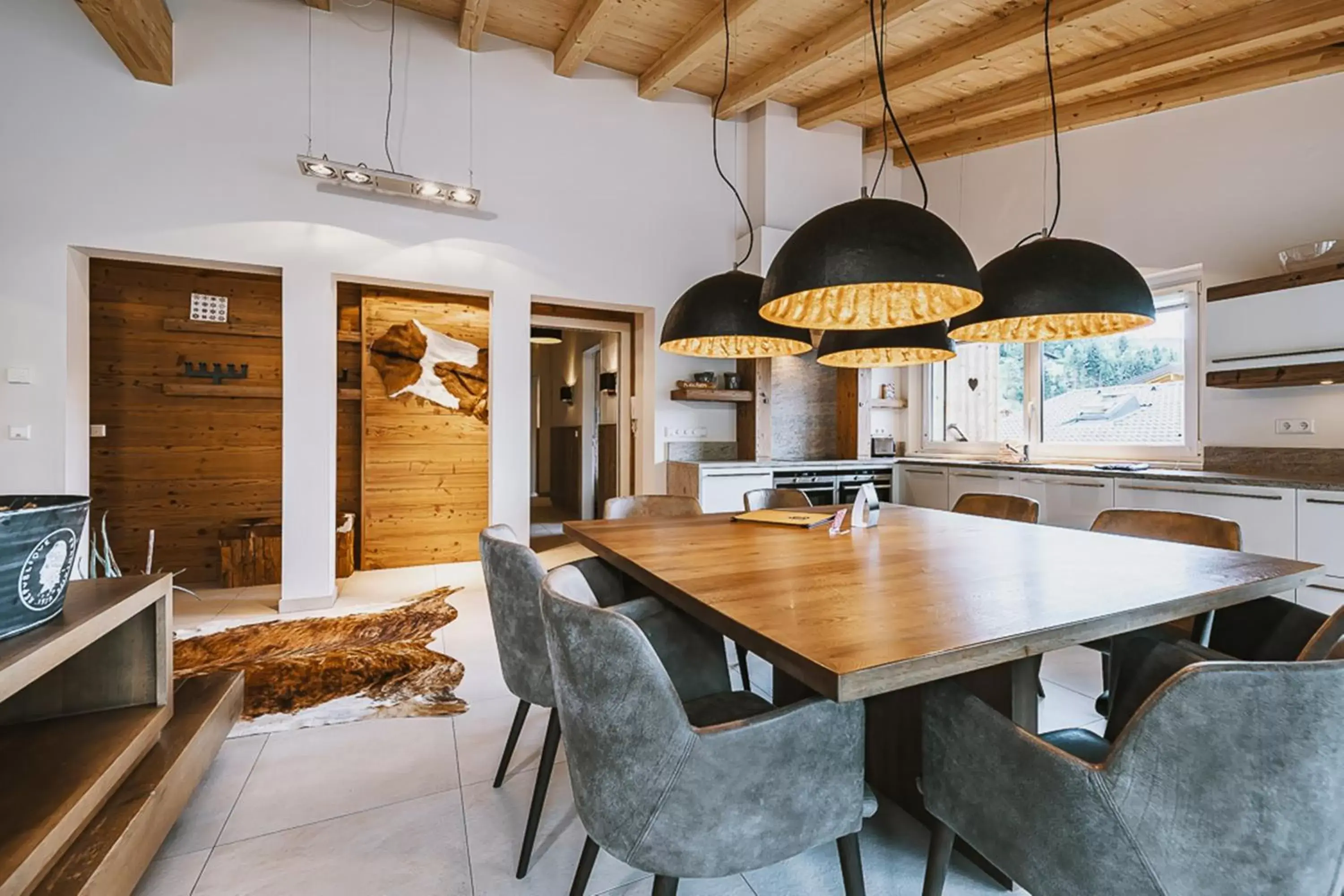 Dining Area in AvenidA Mountain Lodges Kaprun