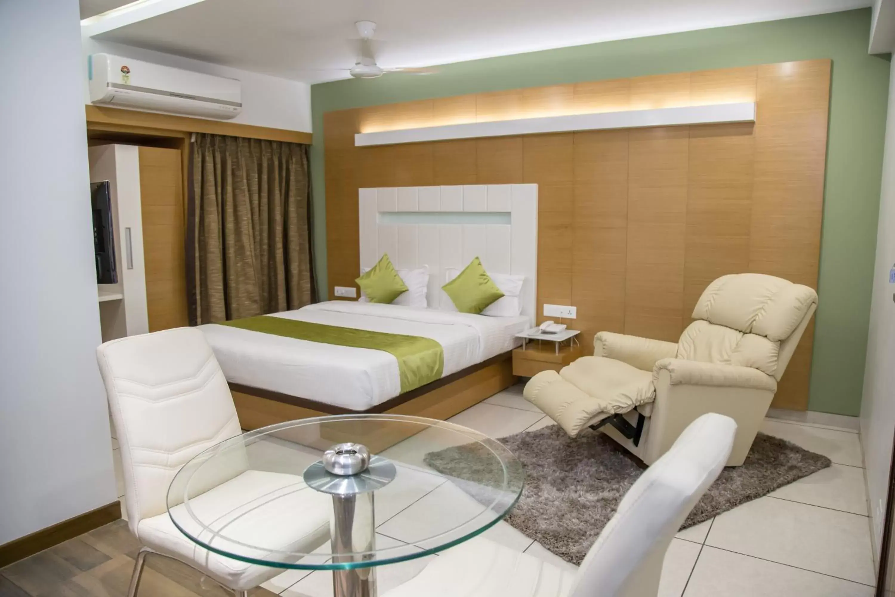 Bed in Hotel Orange International