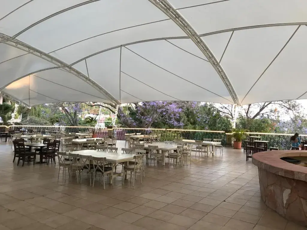 Restaurant/Places to Eat in Hotel Coral Cuernavaca Resort & Spa